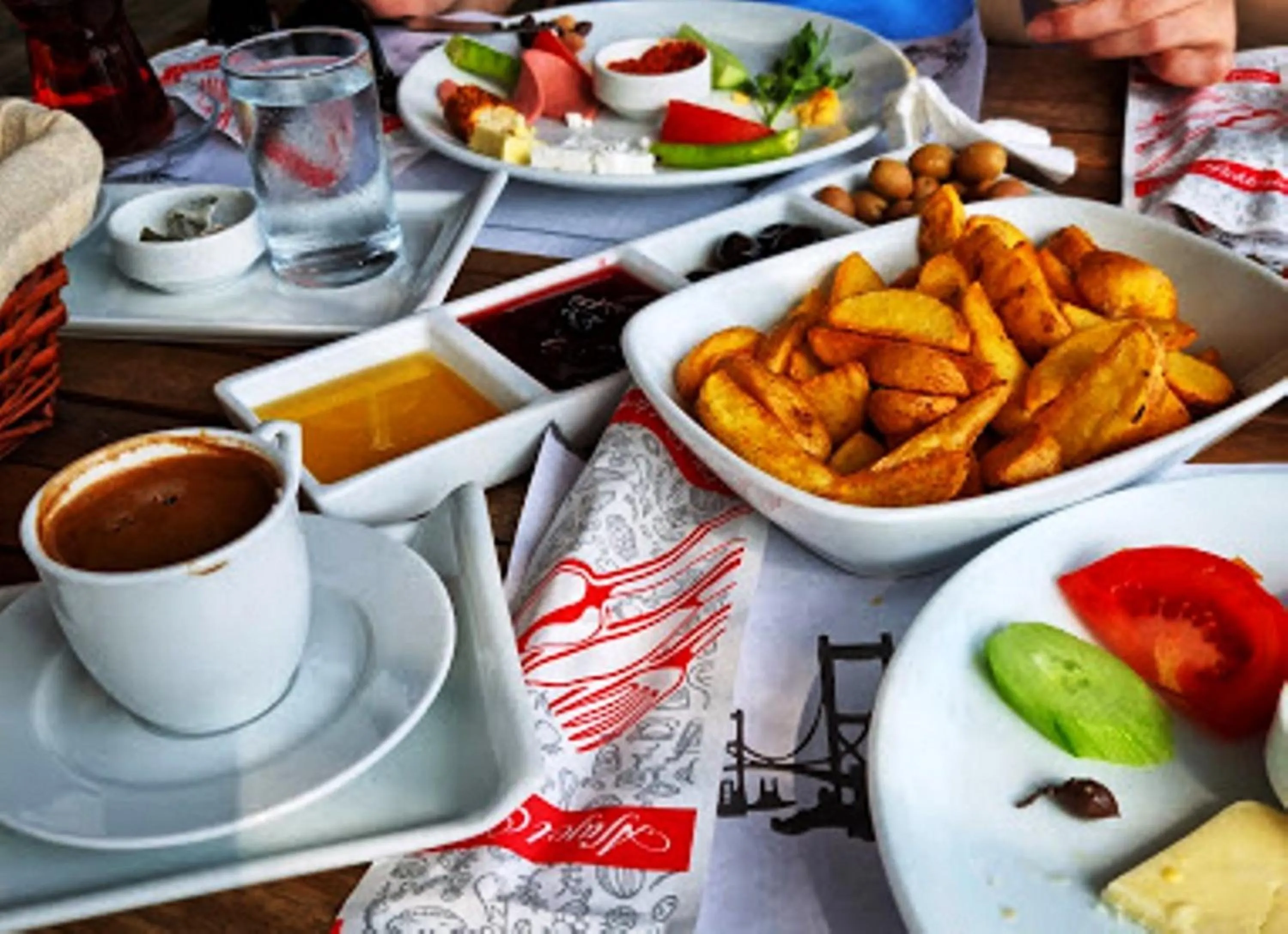 Breakfast in Ceneviz Suit Hotel