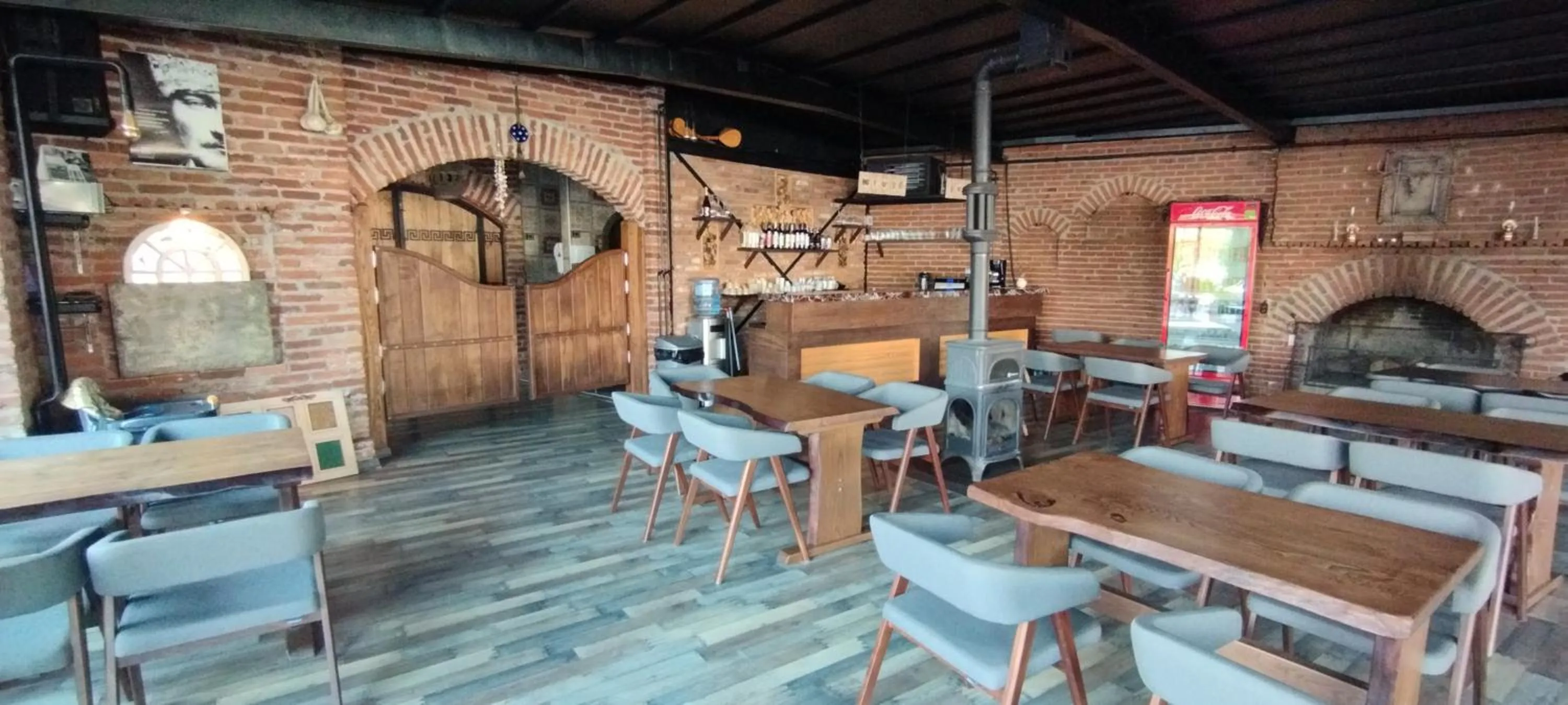 Communal lounge/ TV room in Ceneviz Suit Hotel