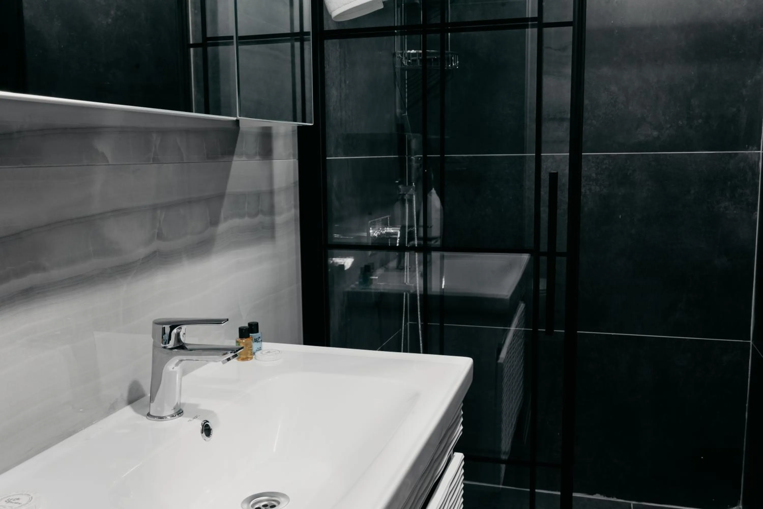 Bathroom in Ceneviz Suit Hotel