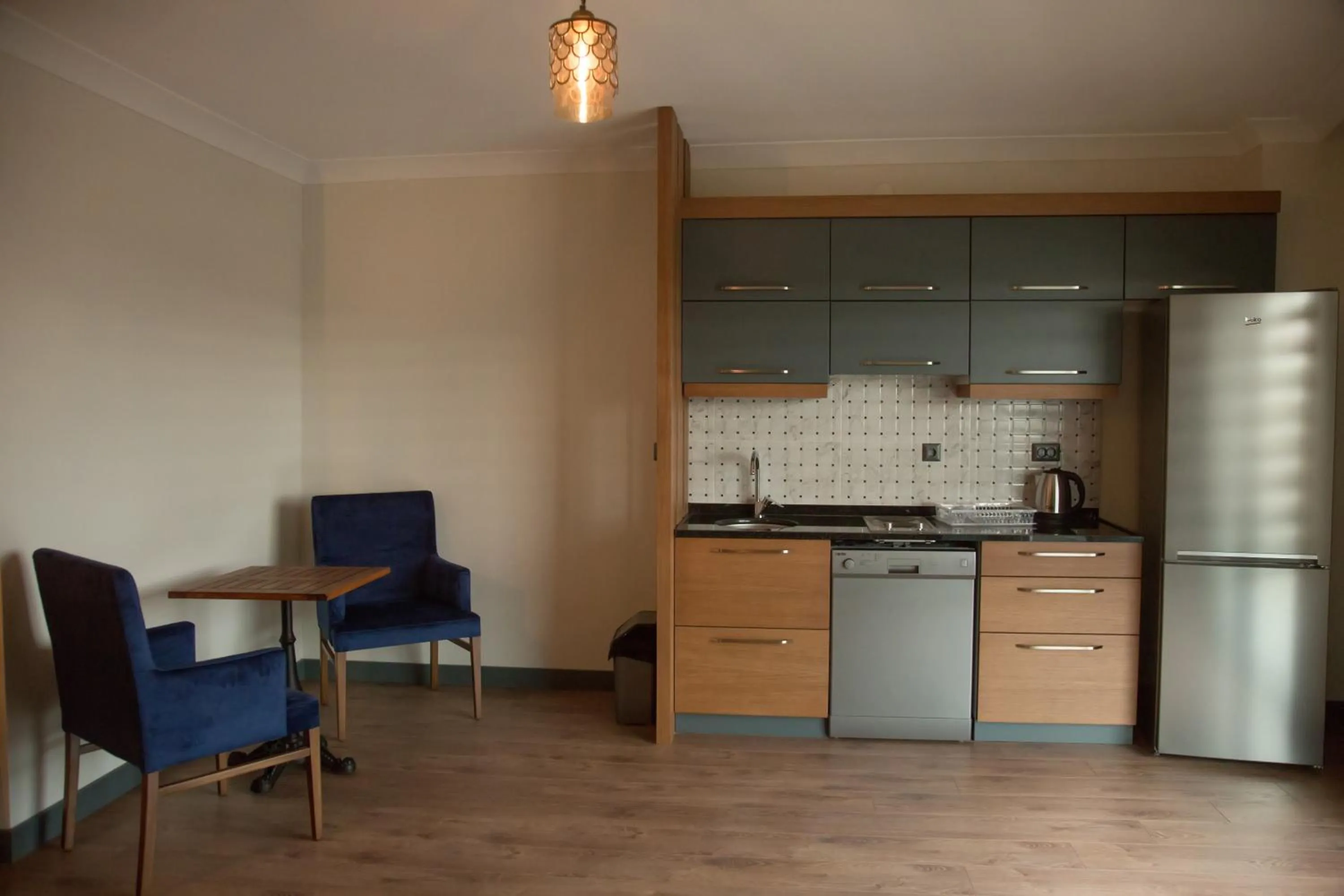 Coffee/tea facilities in Ceneviz Suit Hotel