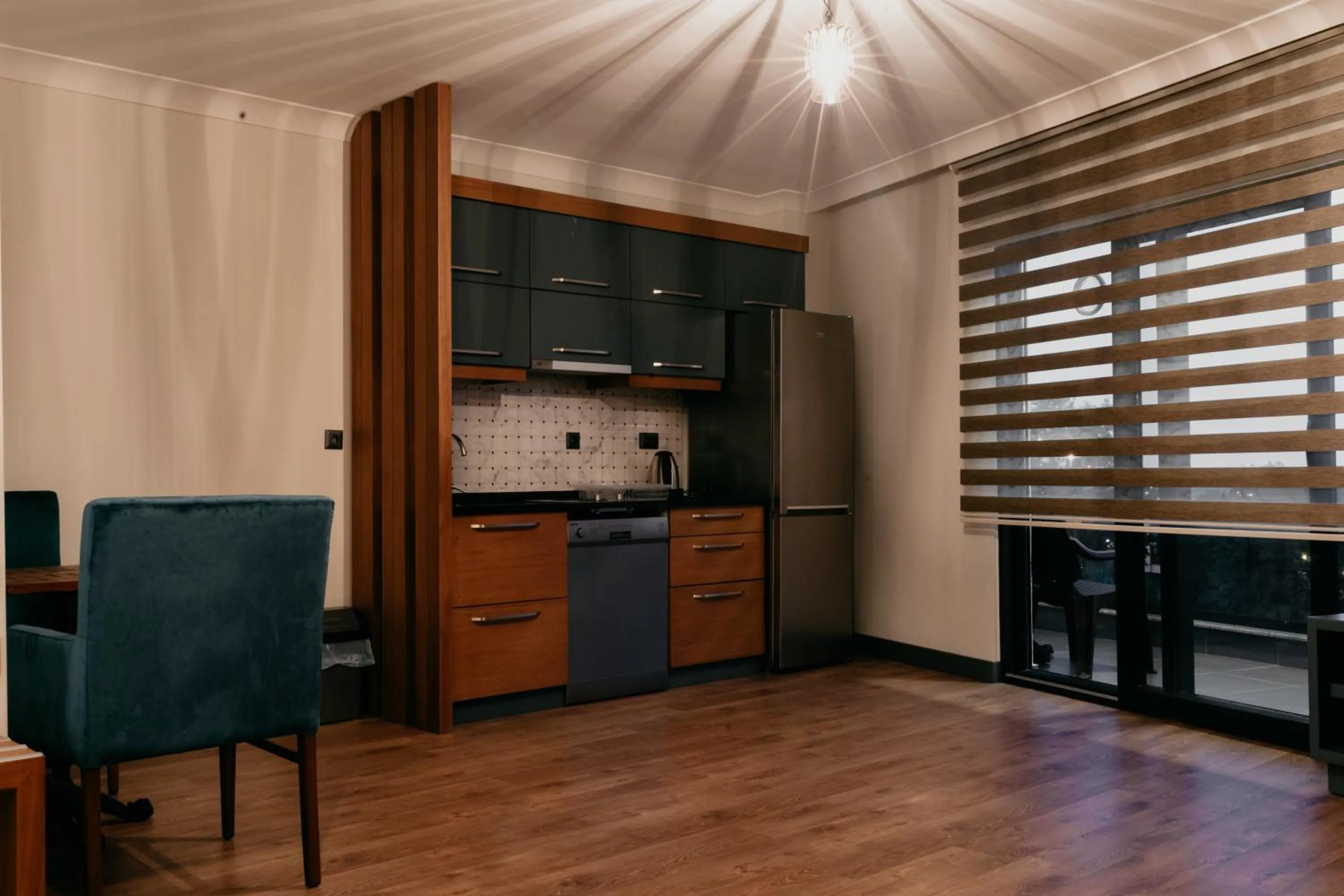 Kitchen or kitchenette in Ceneviz Suit Hotel