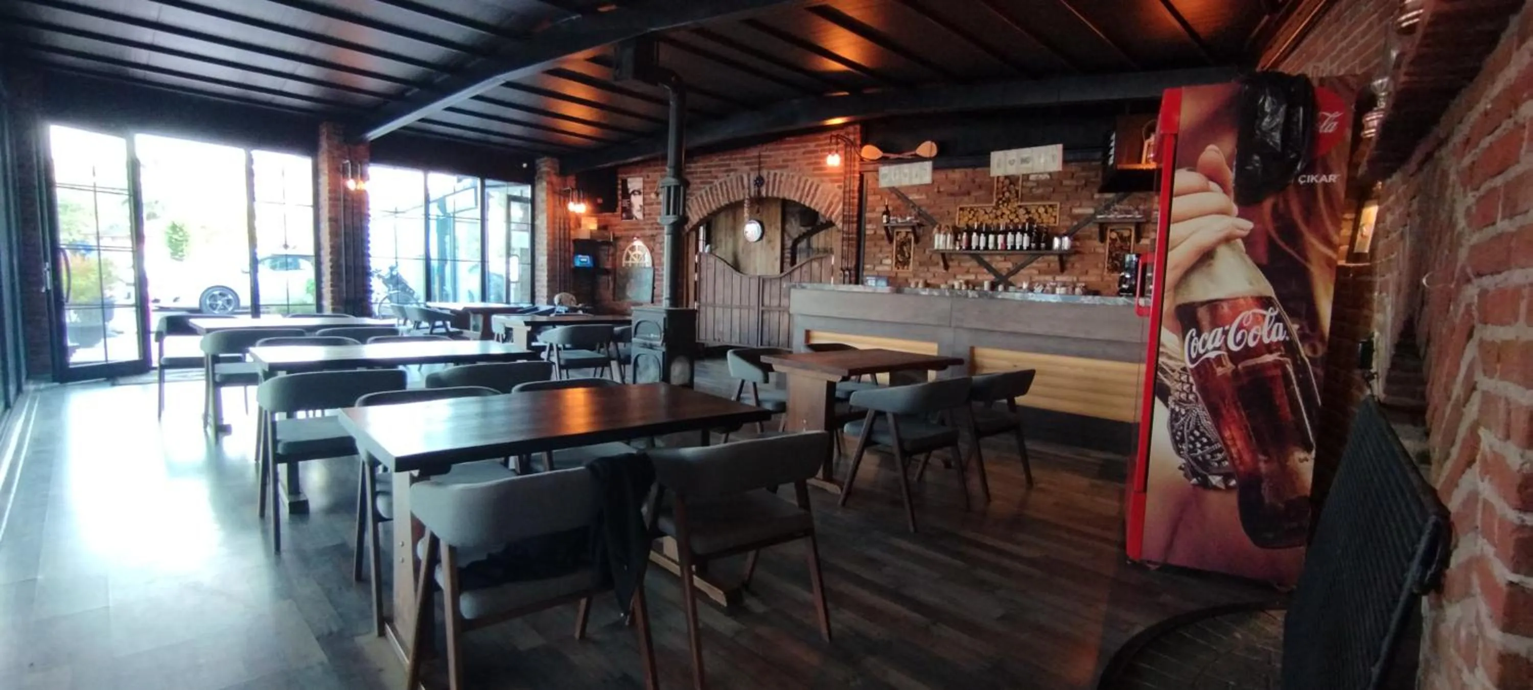 Communal lounge/ TV room in Ceneviz Suit Hotel