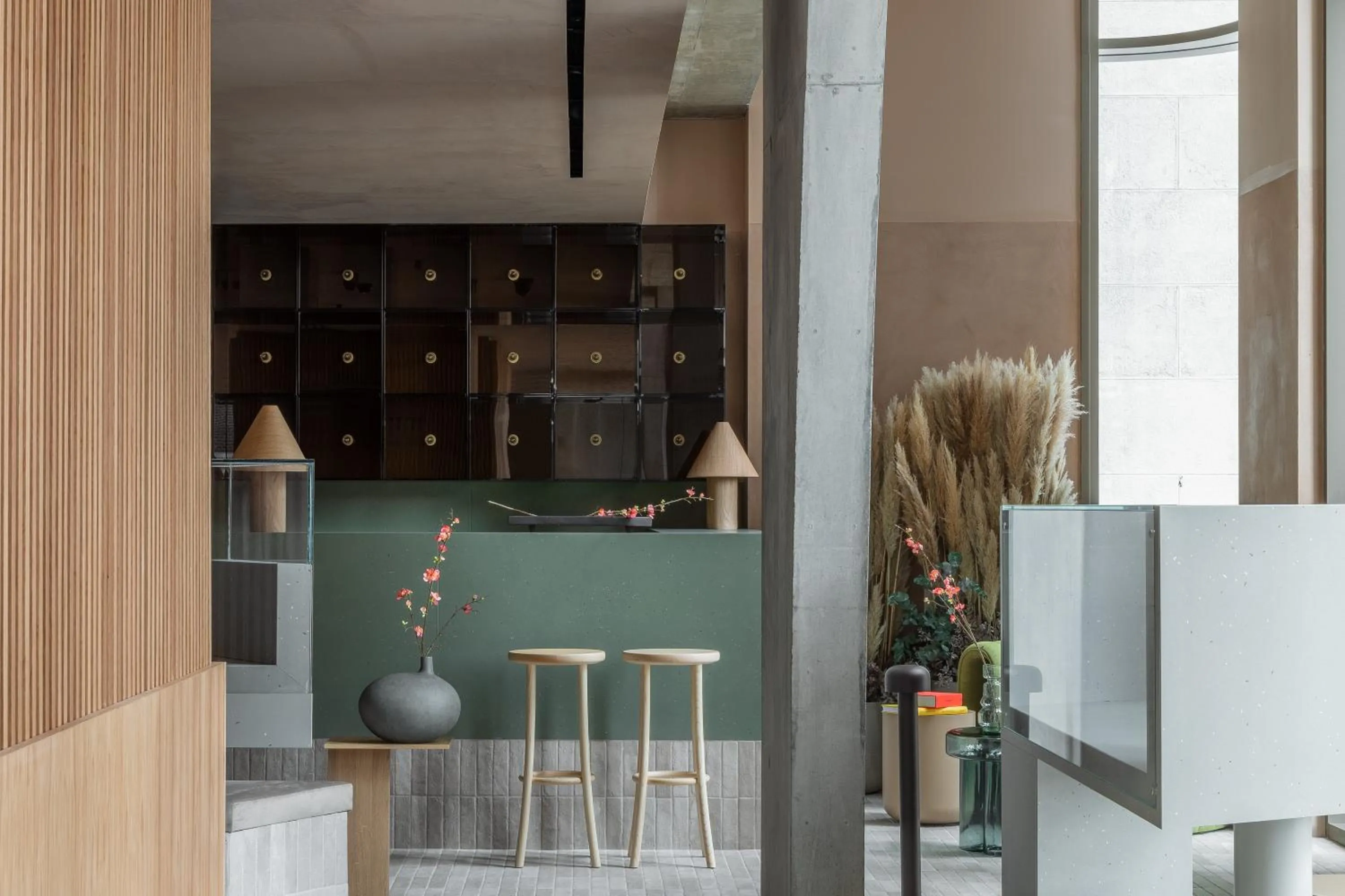 Lounge or bar in Buckle Street Studios by Locke, Aldgate