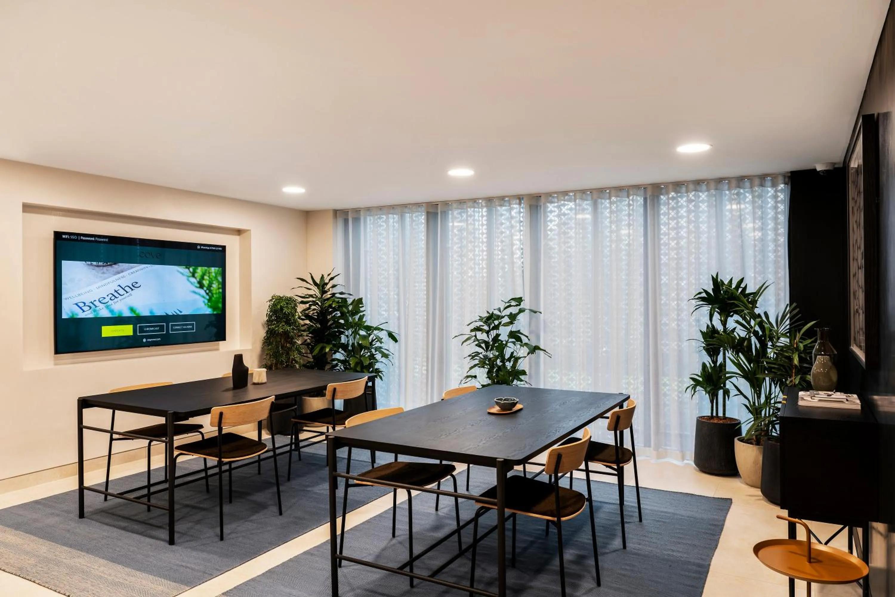 Seating area in Cove Landmark Pinnacle