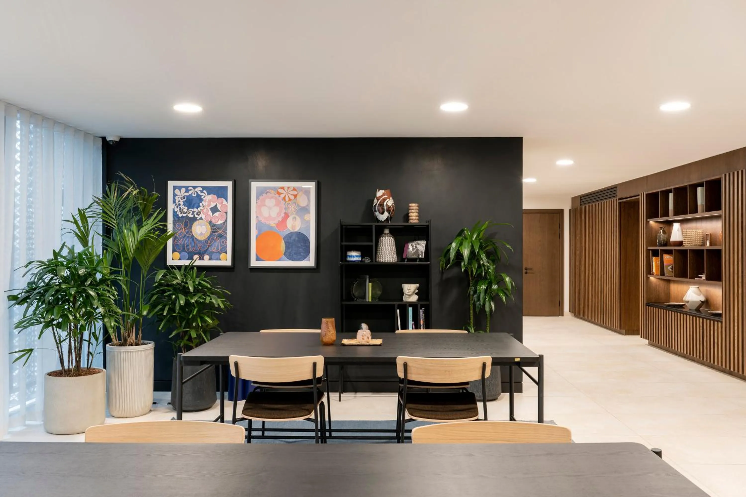 Seating area in Cove Landmark Pinnacle