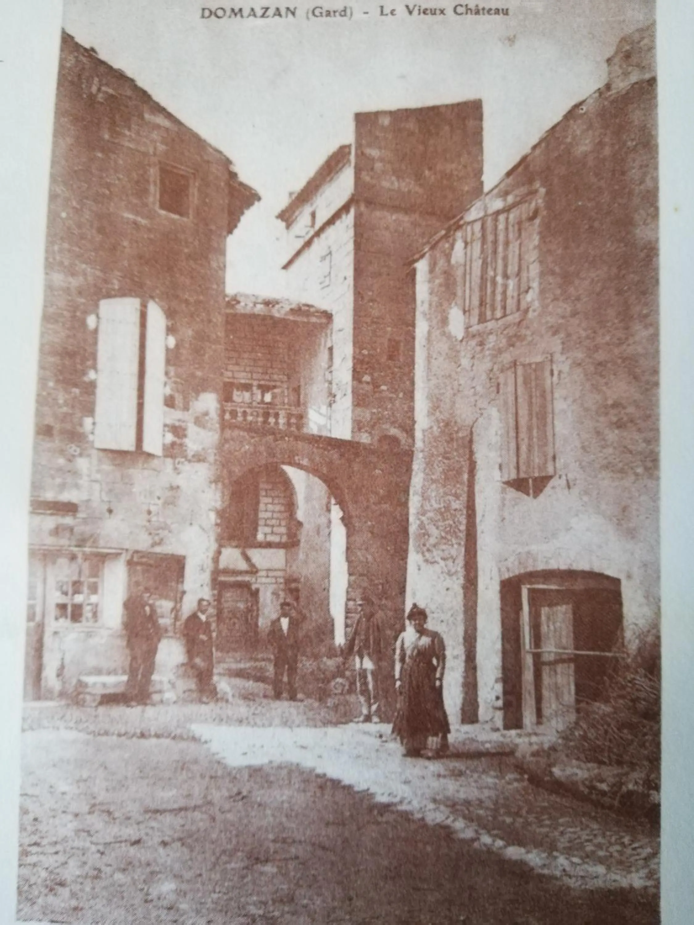 Property building in Les Greniers Du Château