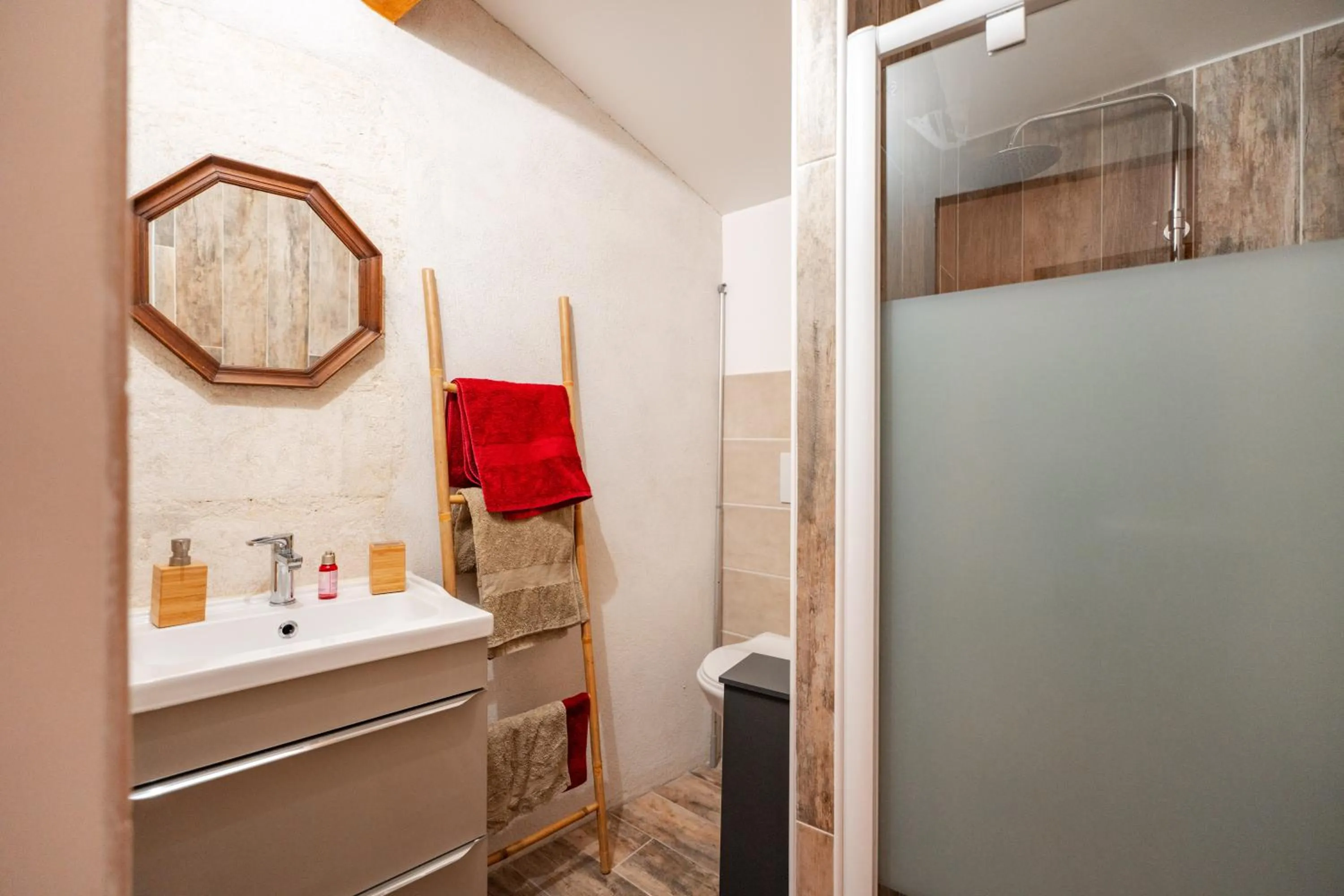 Bathroom in Les Greniers Du Château