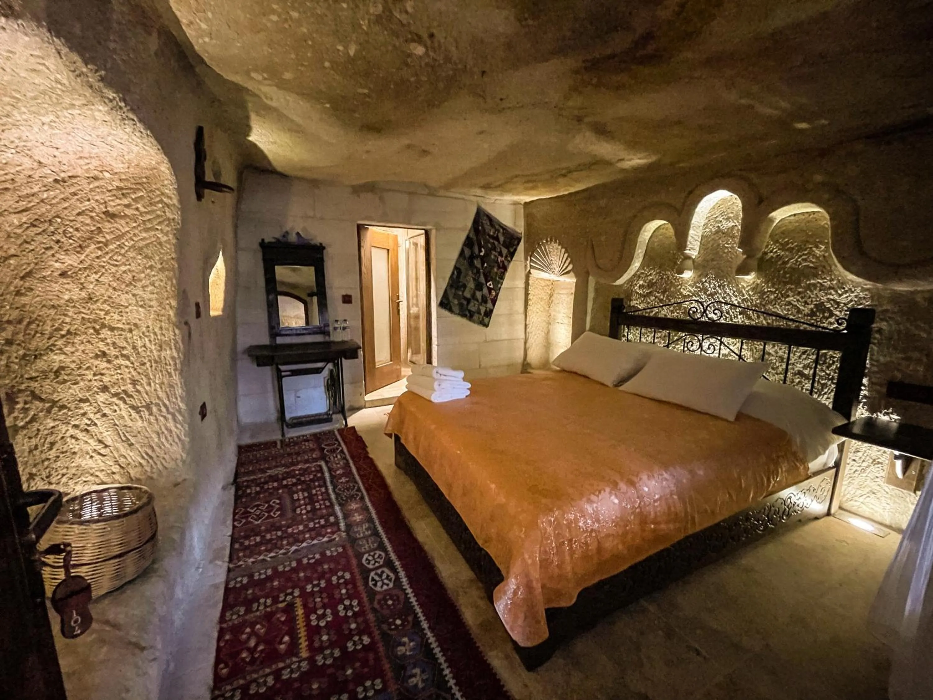 Photo of the whole room in Takunya Cave Hotel