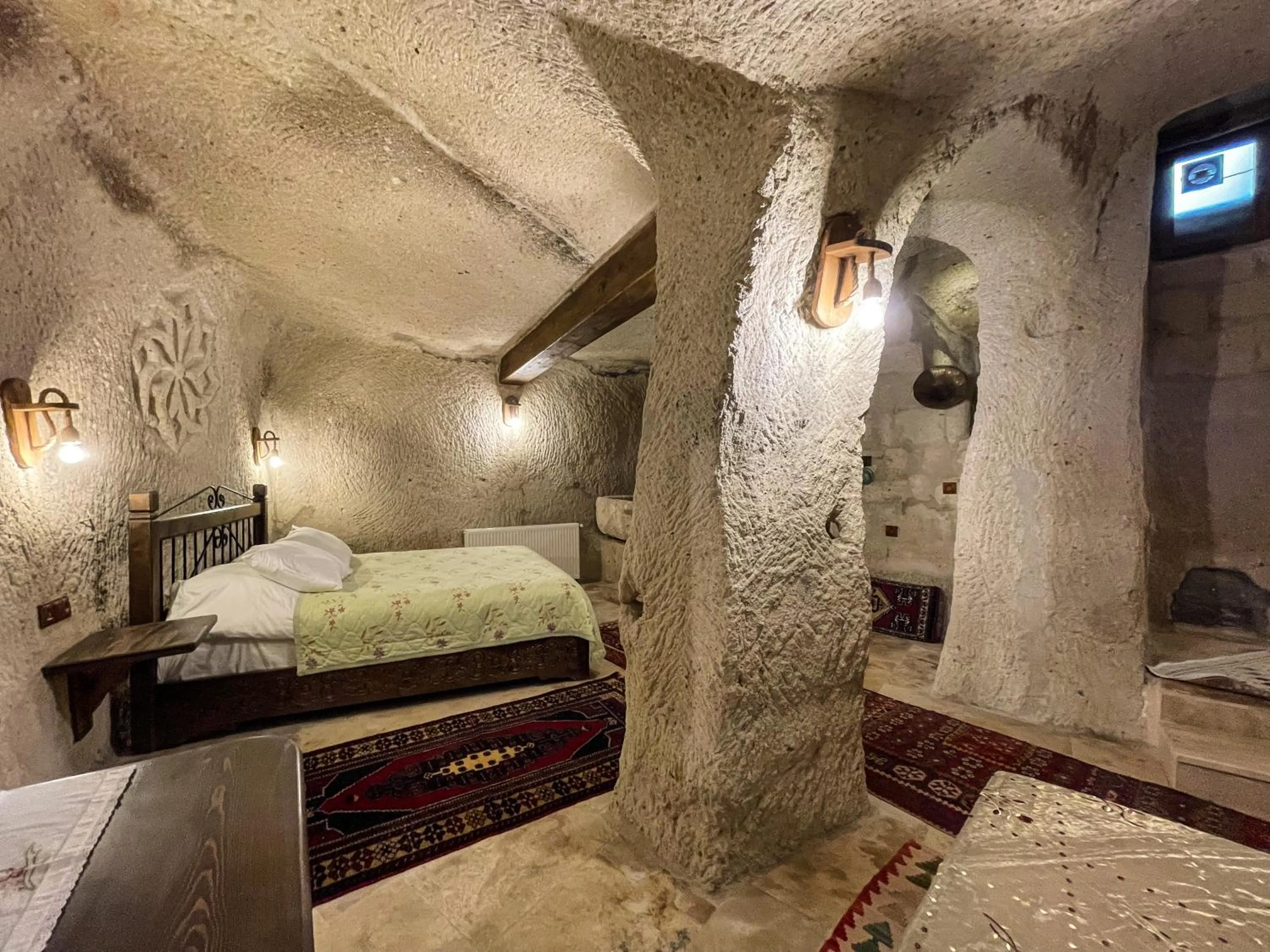 Photo of the whole room in Takunya Cave Hotel