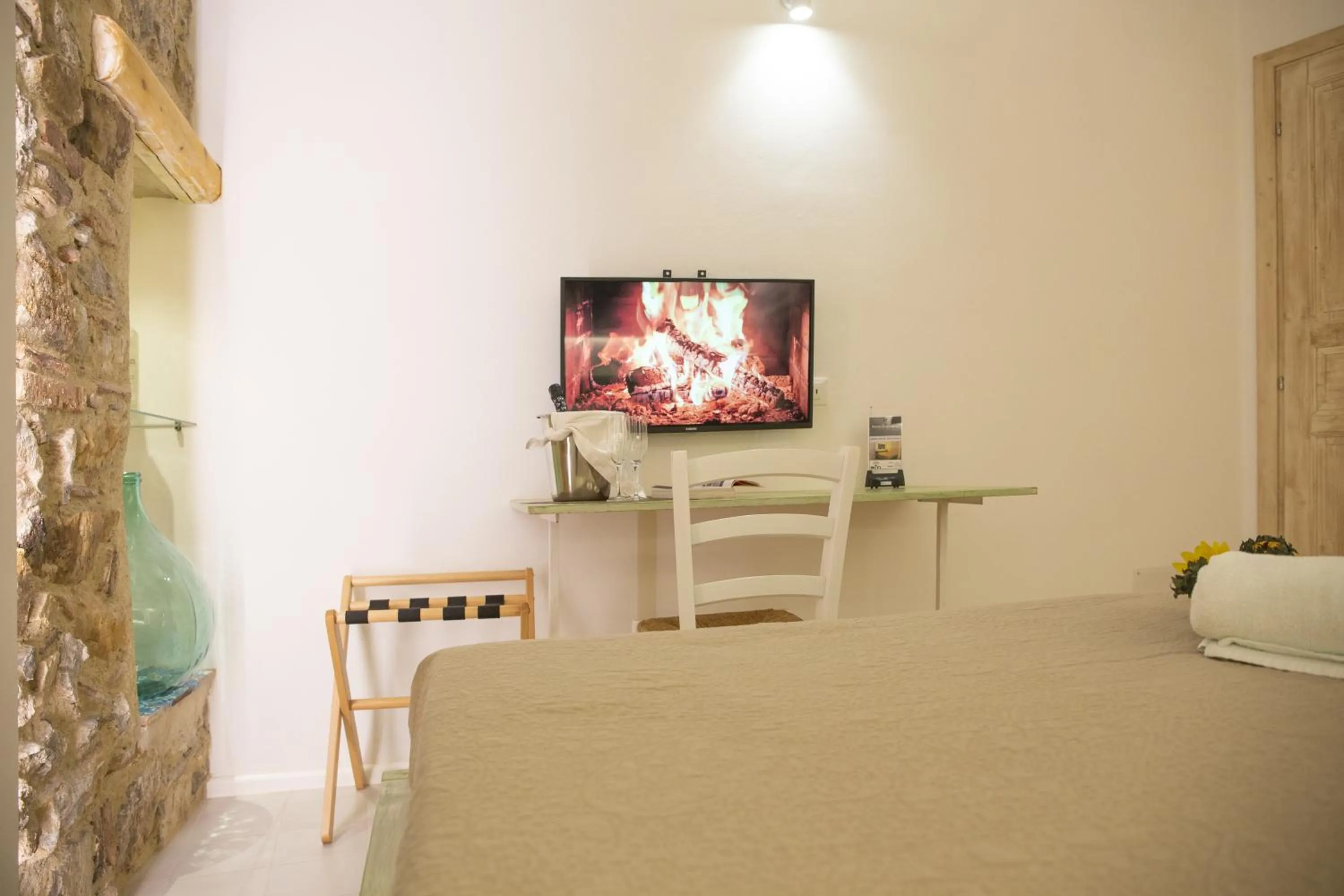 TV and multimedia in PORTA SOPRANA luxury guest House & spa