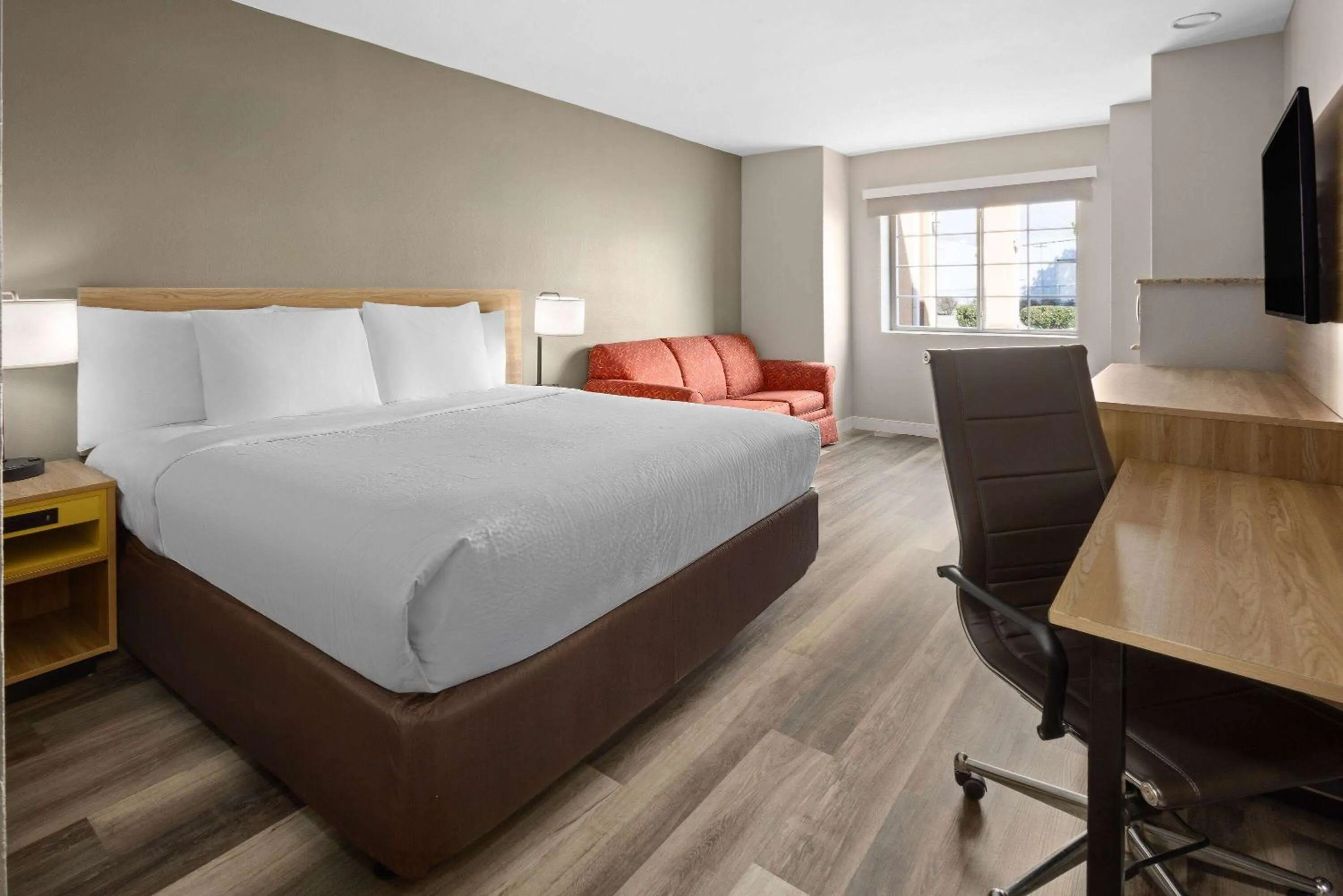 Photo of the whole room, Bed in Days Inn by Wyndham Jackson Downtown