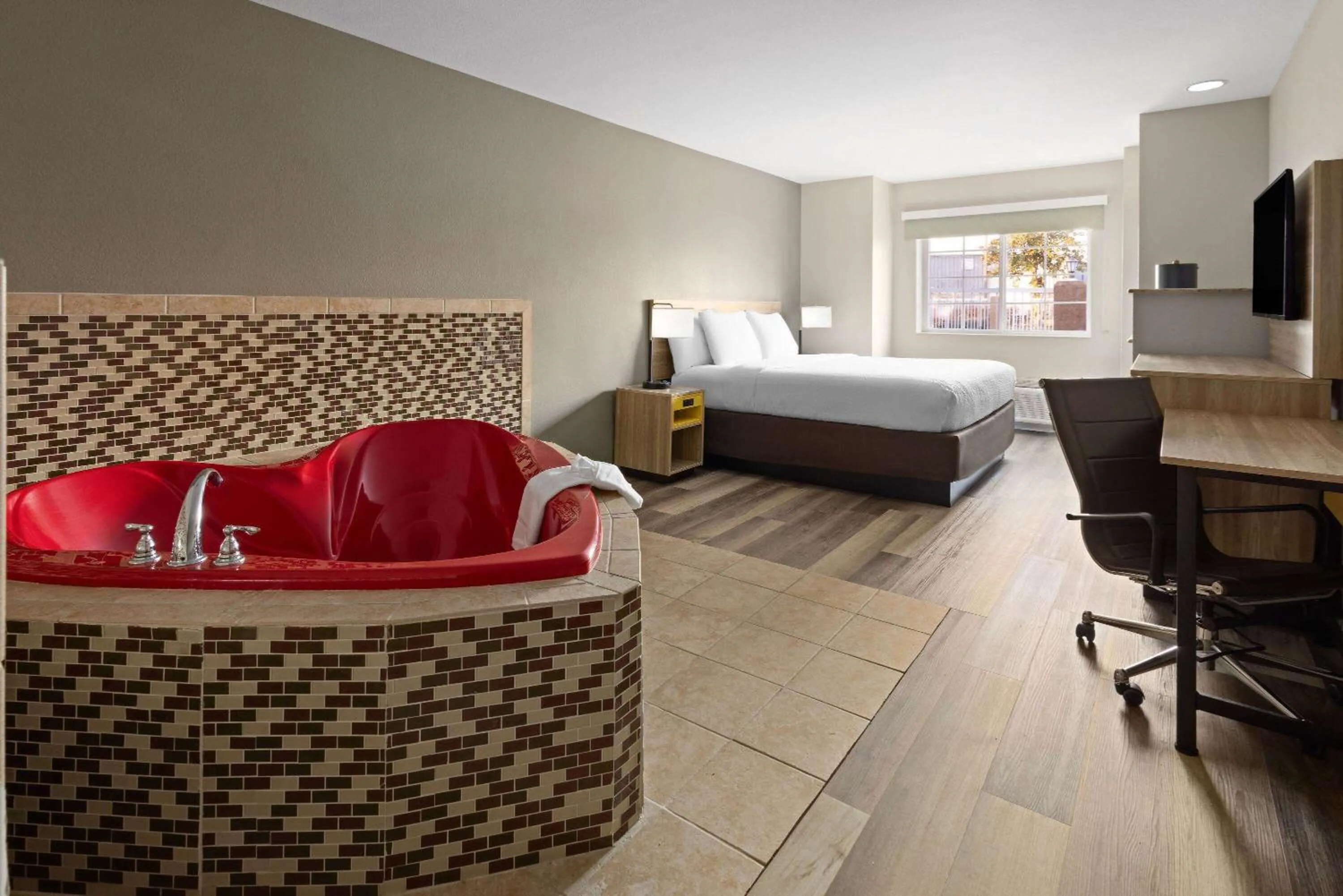 Bath, Bed in Days Inn by Wyndham Jackson Downtown