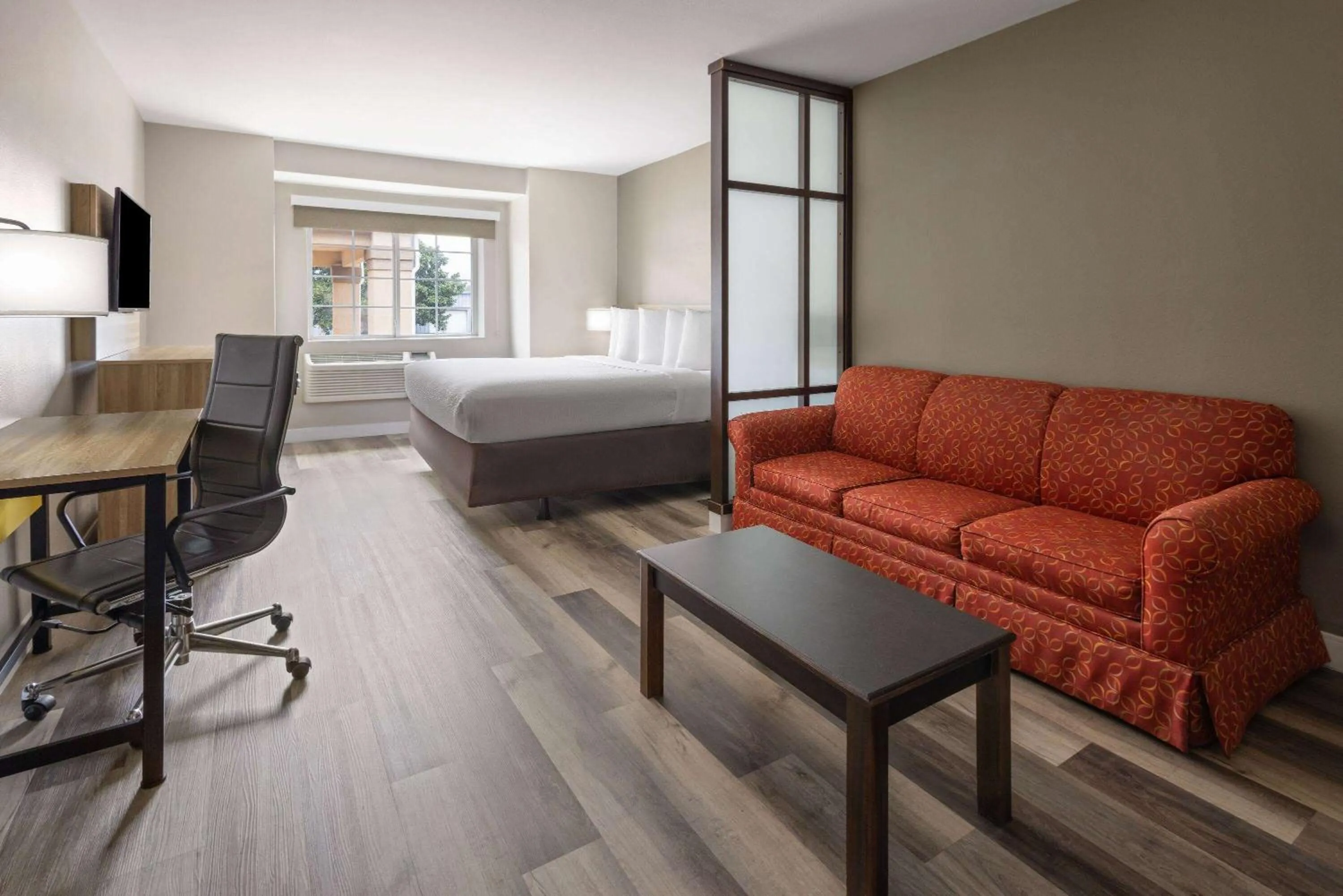 Photo of the whole room, Bed in Days Inn by Wyndham Jackson Downtown