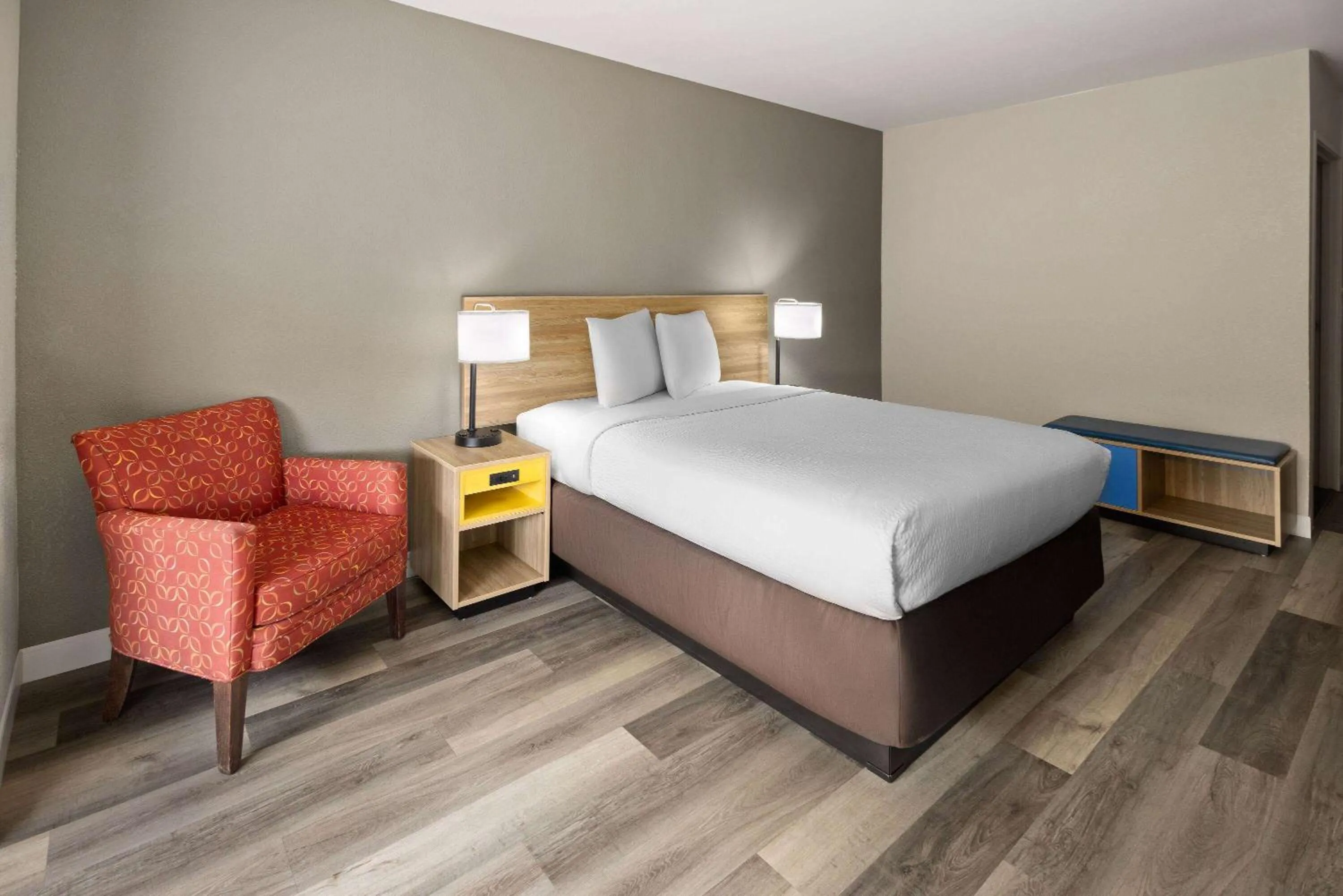 Photo of the whole room, Bed in Days Inn by Wyndham Jackson Downtown