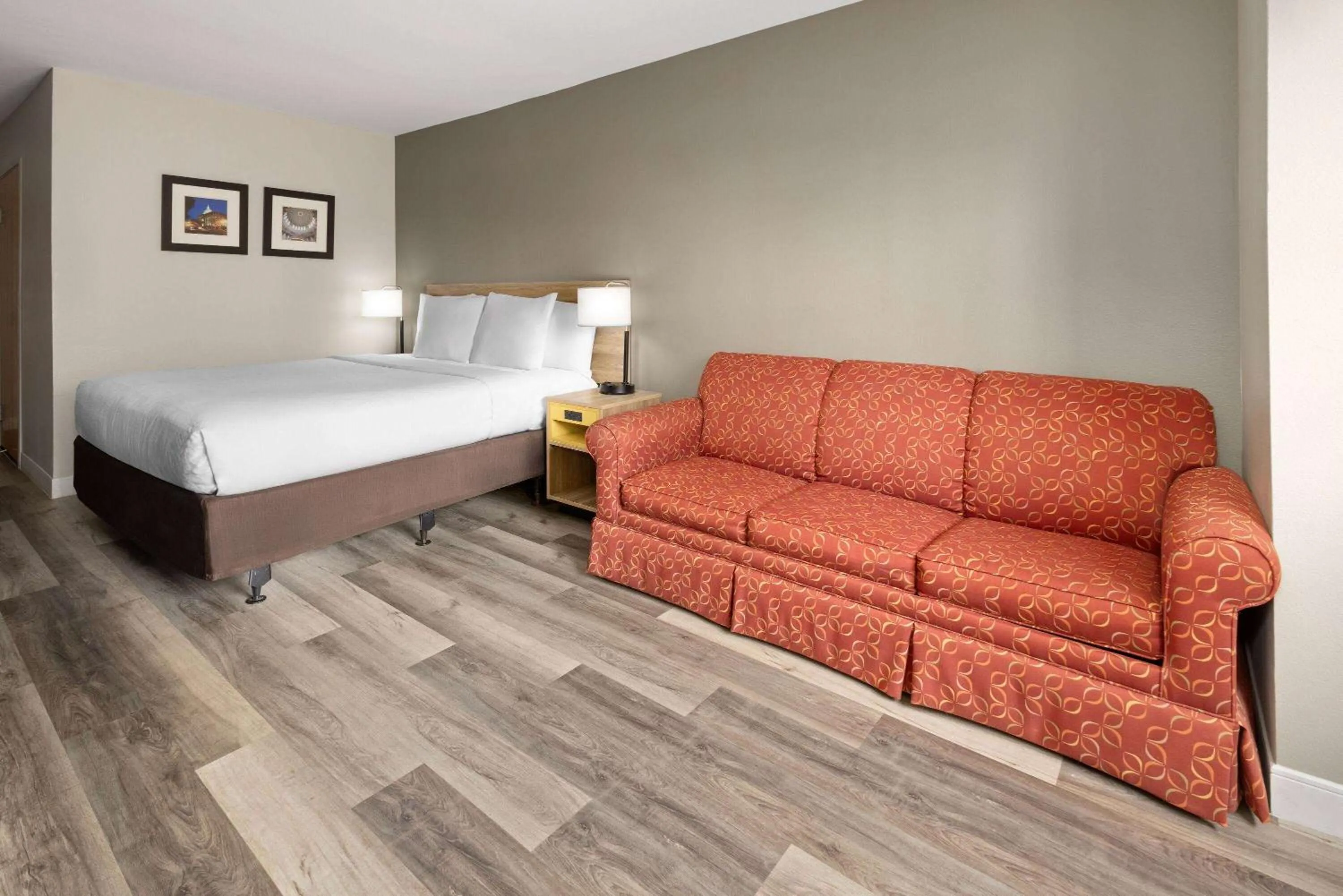 Photo of the whole room, Bed in Days Inn by Wyndham Jackson Downtown