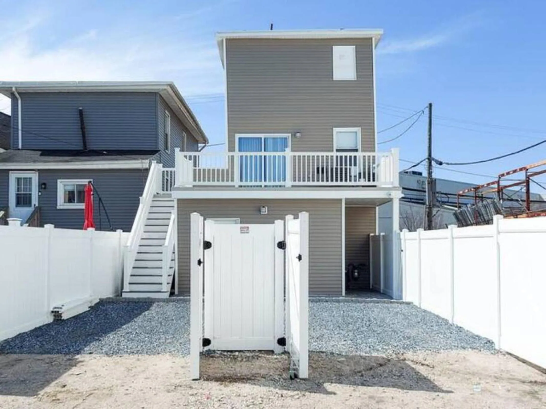 On site in Dave and Busters, Outlets, Convention Center across street w Parking - Sleeps 15