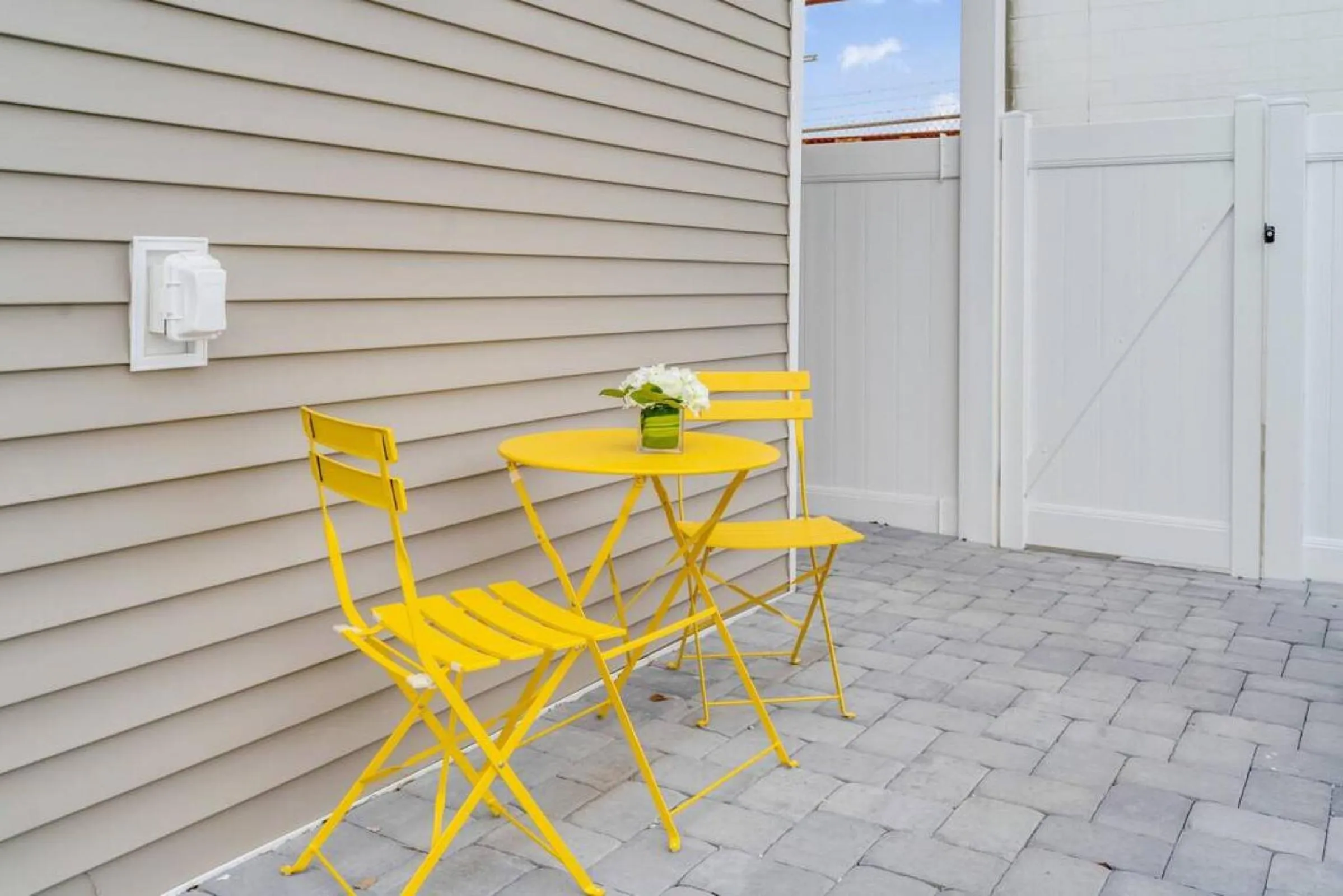 Patio in Dave and Busters, Outlets, Convention Center across street w Parking - Sleeps 15