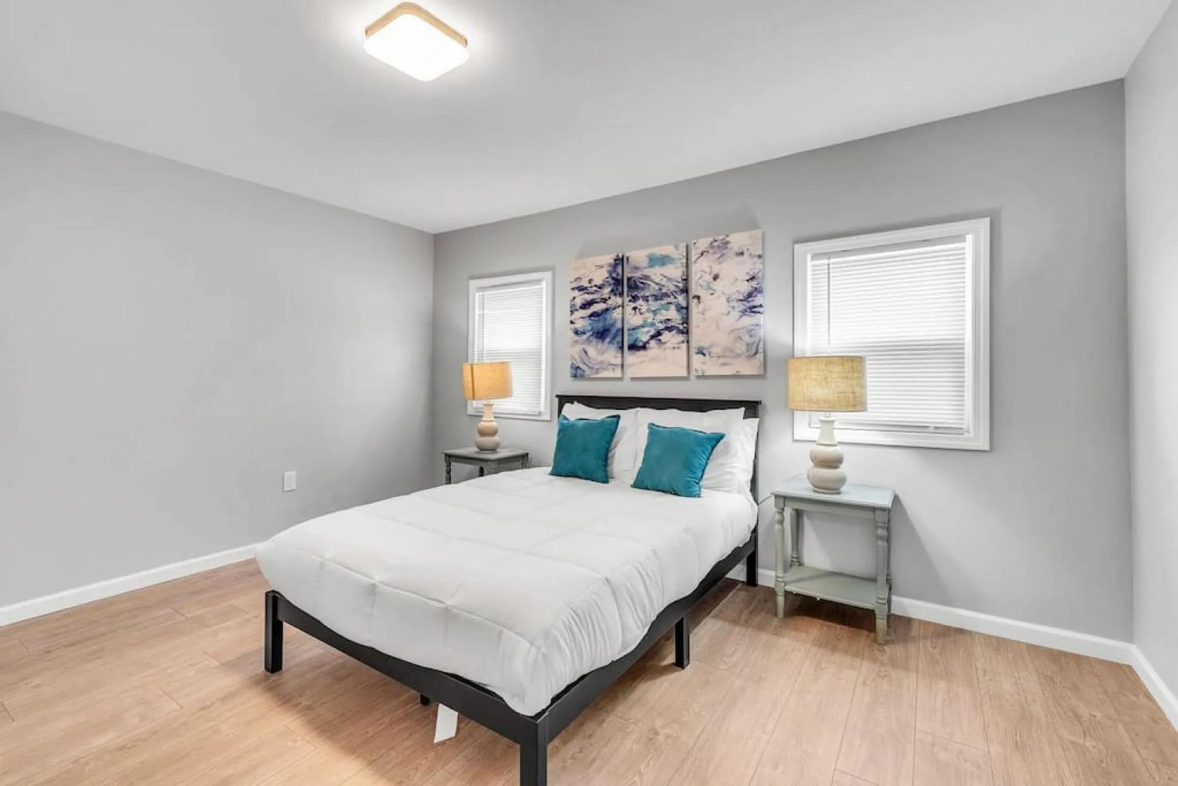 Bedroom, Bed in Dave and Busters, Outlets, Convention Center across street w Parking - Sleeps 15