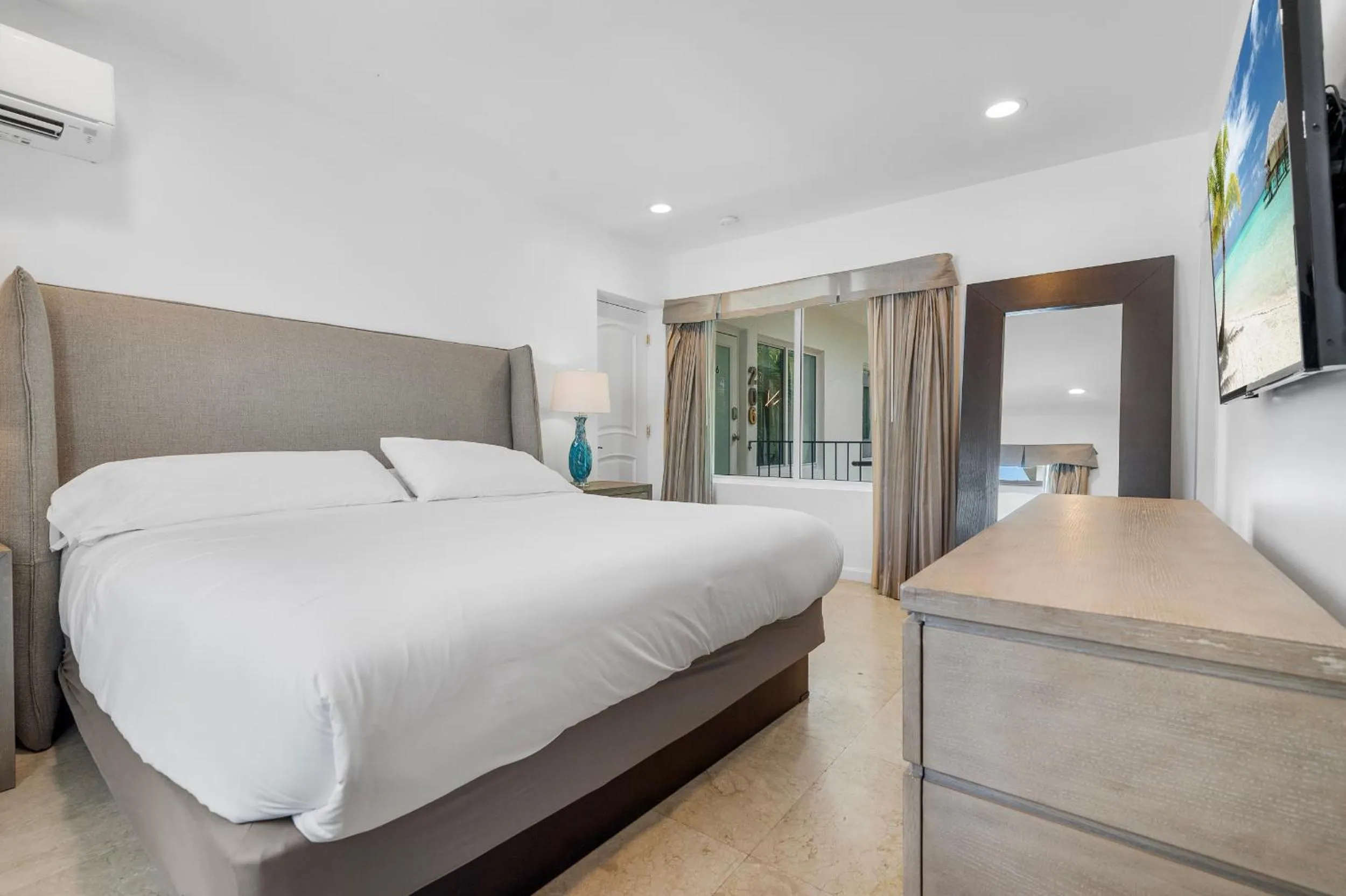 Photo of the whole room, Bed in Isle of Venice Residence and Marina