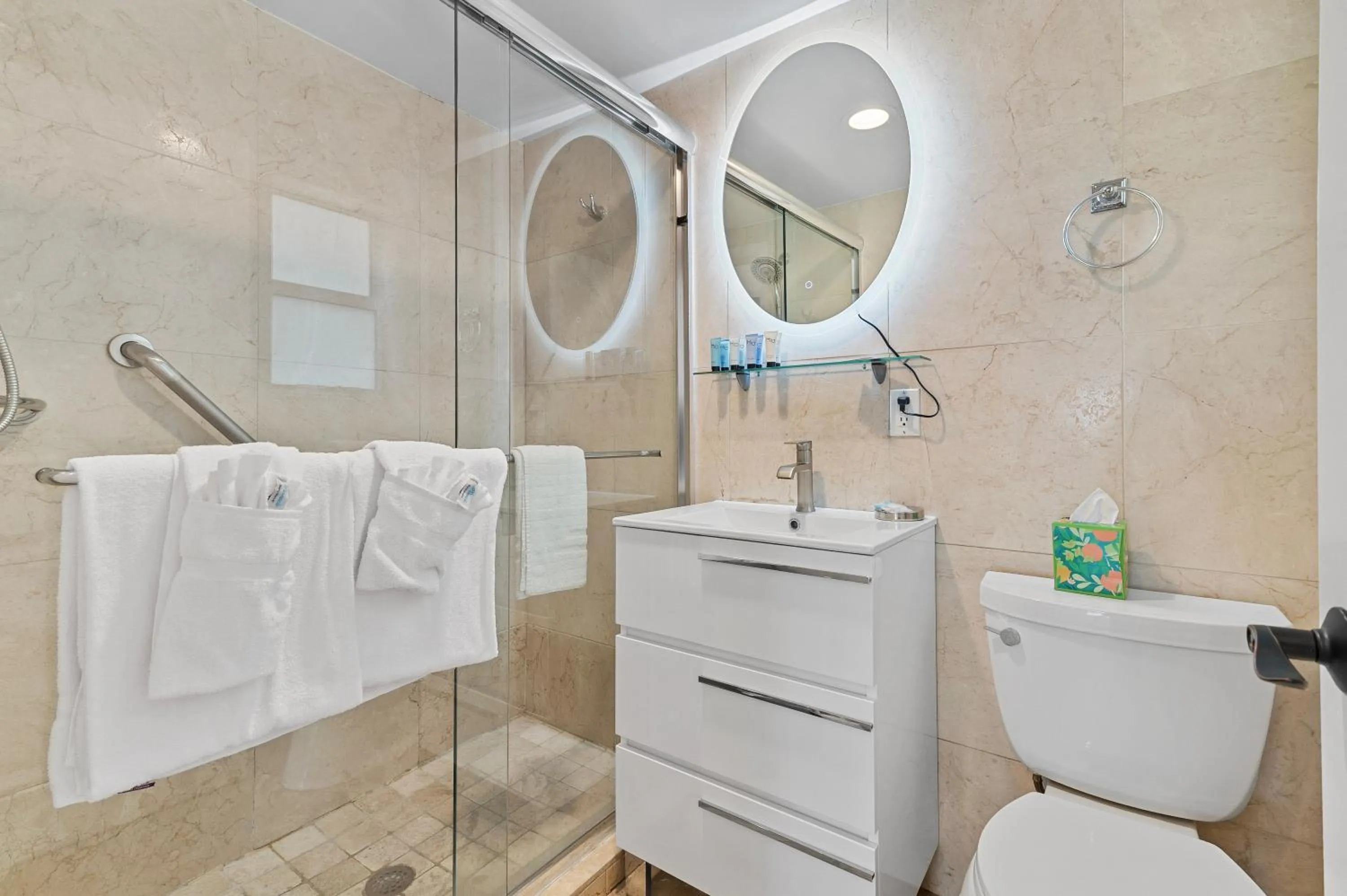 Bathroom in Isle of Venice Residence and Marina