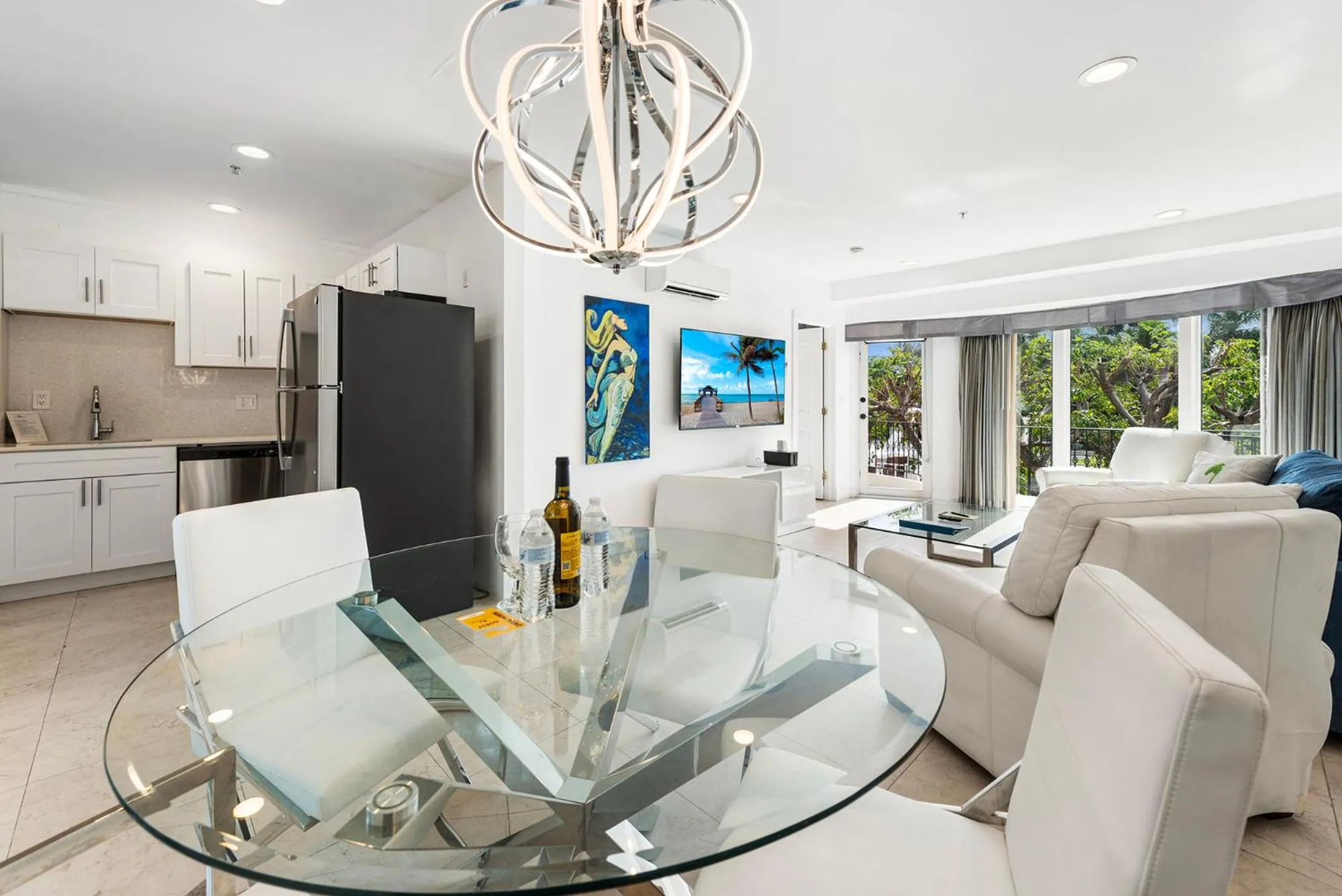 Dining area in Isle of Venice Residence and Marina