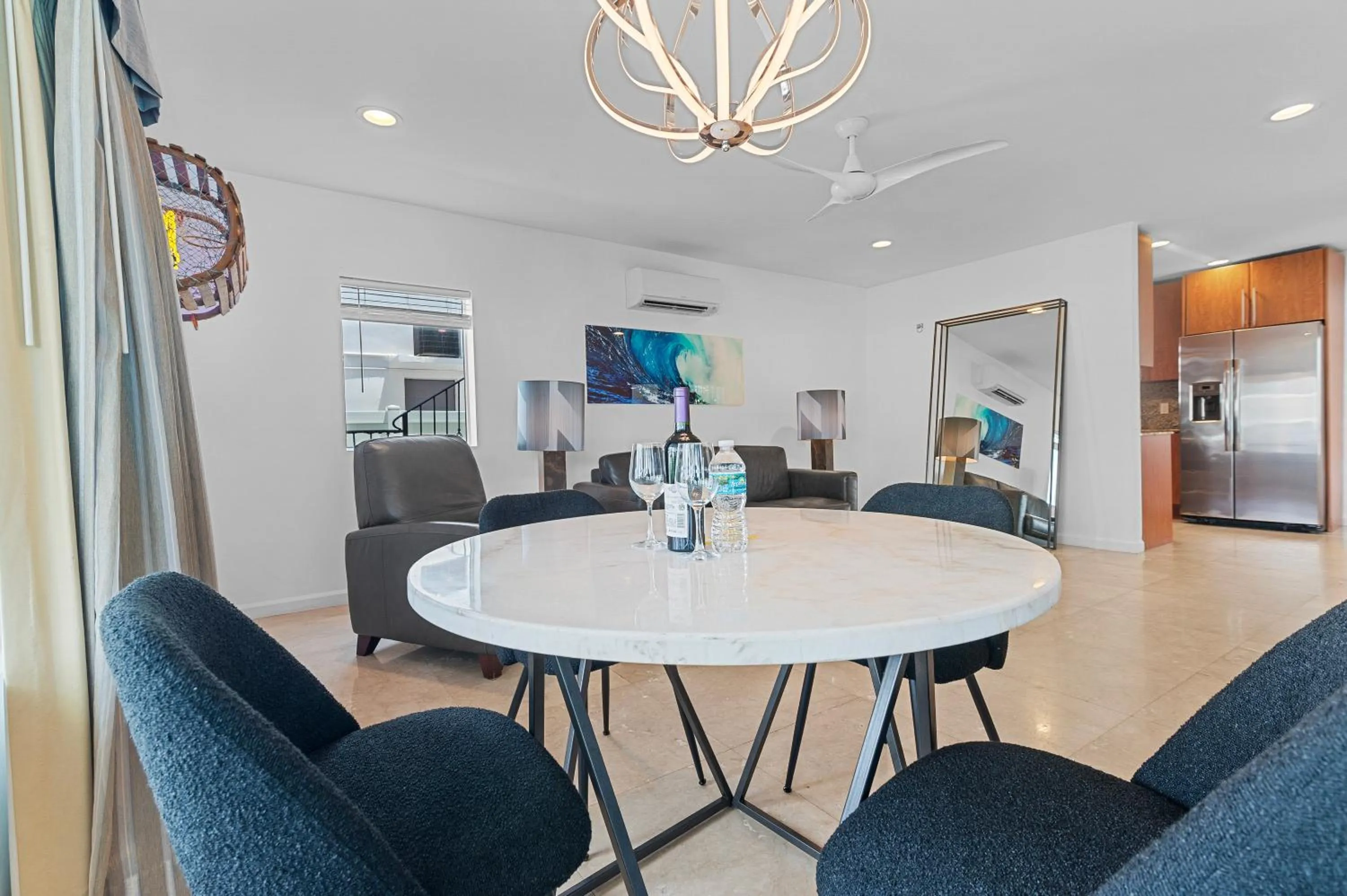 Dining area in Isle of Venice Residence and Marina
