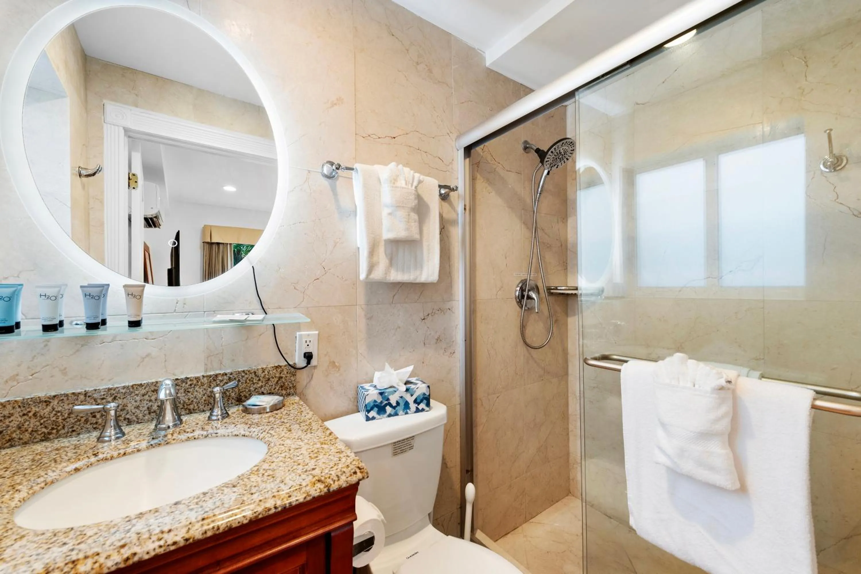 Bathroom in Isle of Venice Residence and Marina