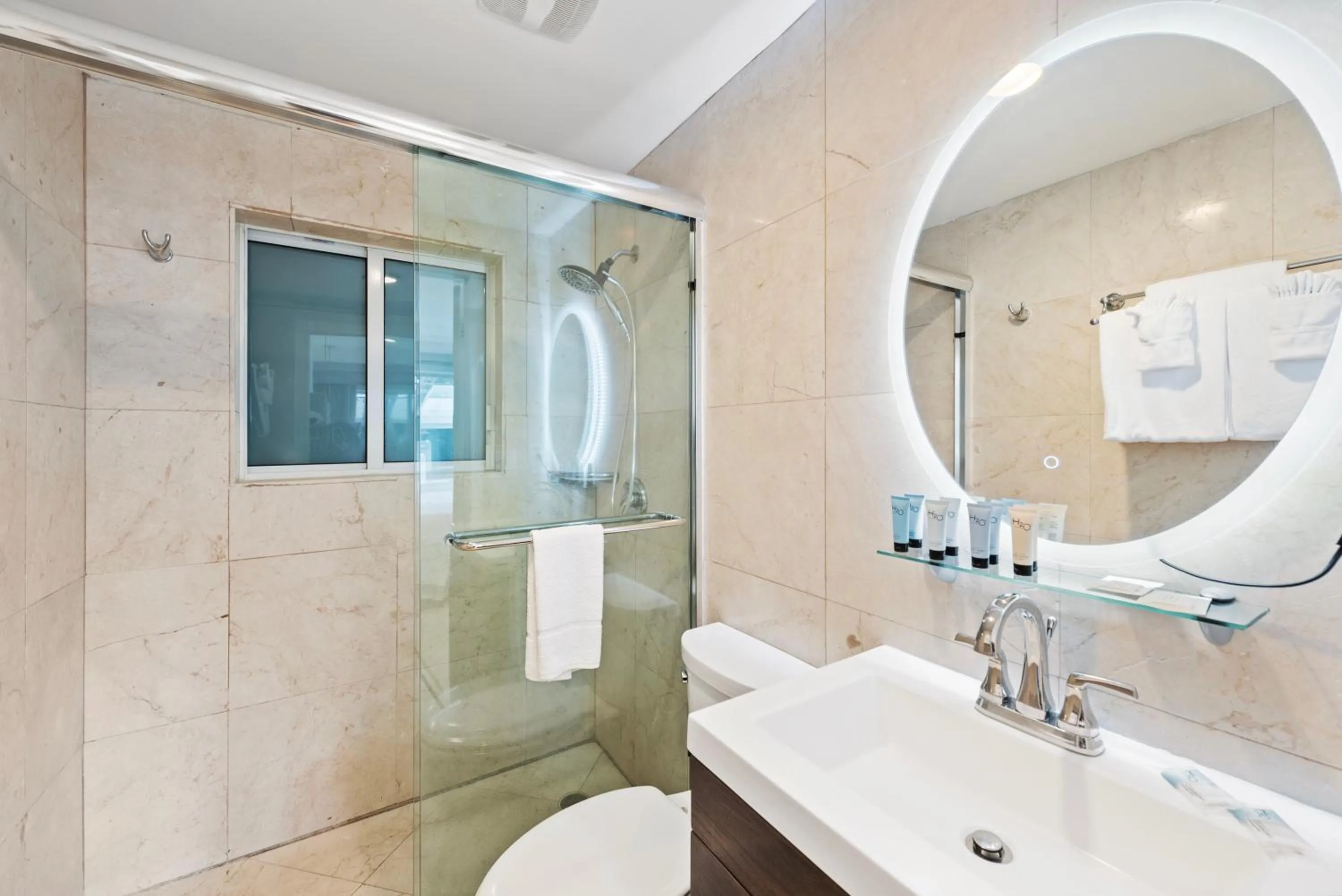 Bathroom in Isle of Venice Residence and Marina
