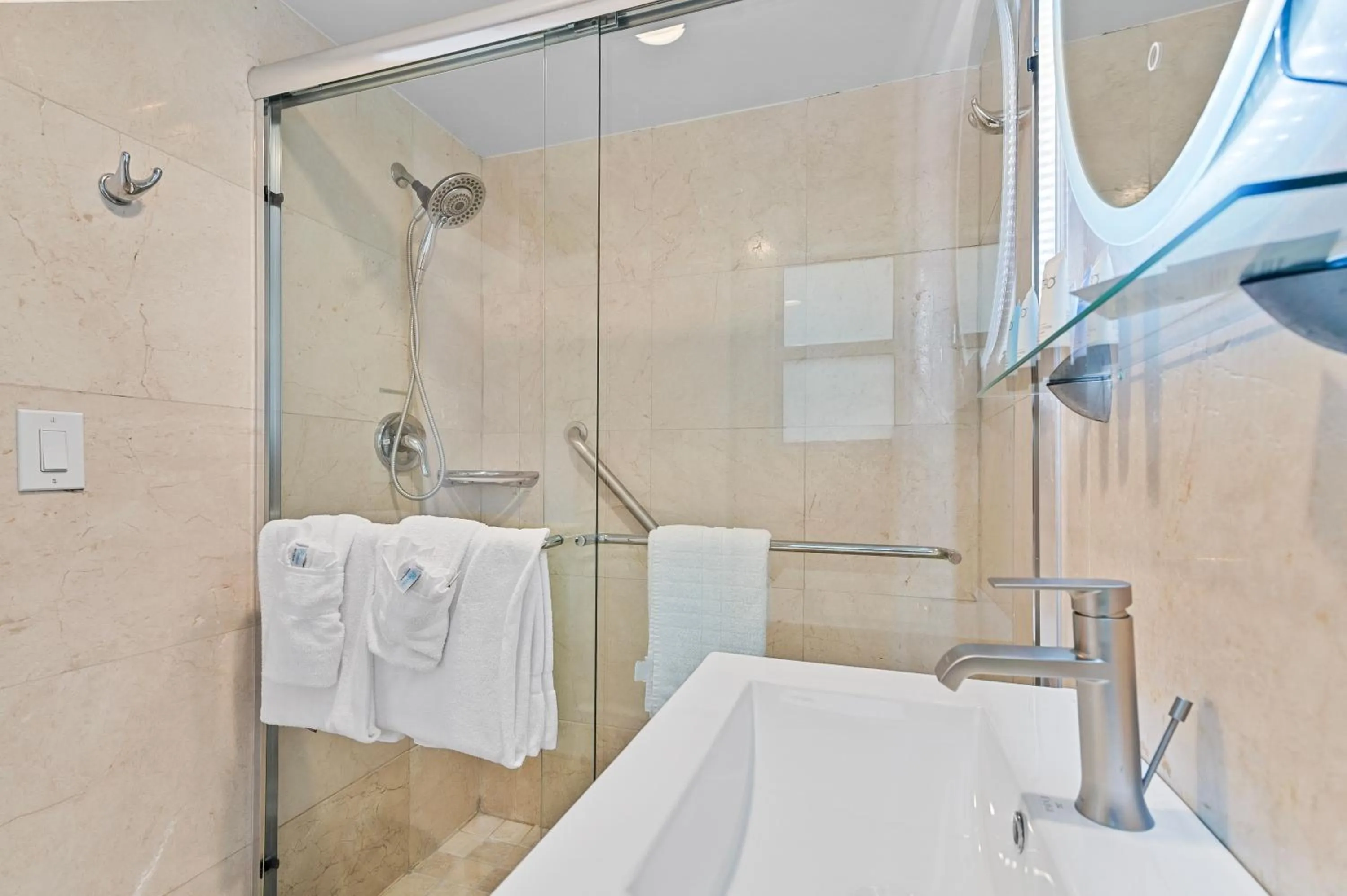 Bathroom in Isle of Venice Residence and Marina