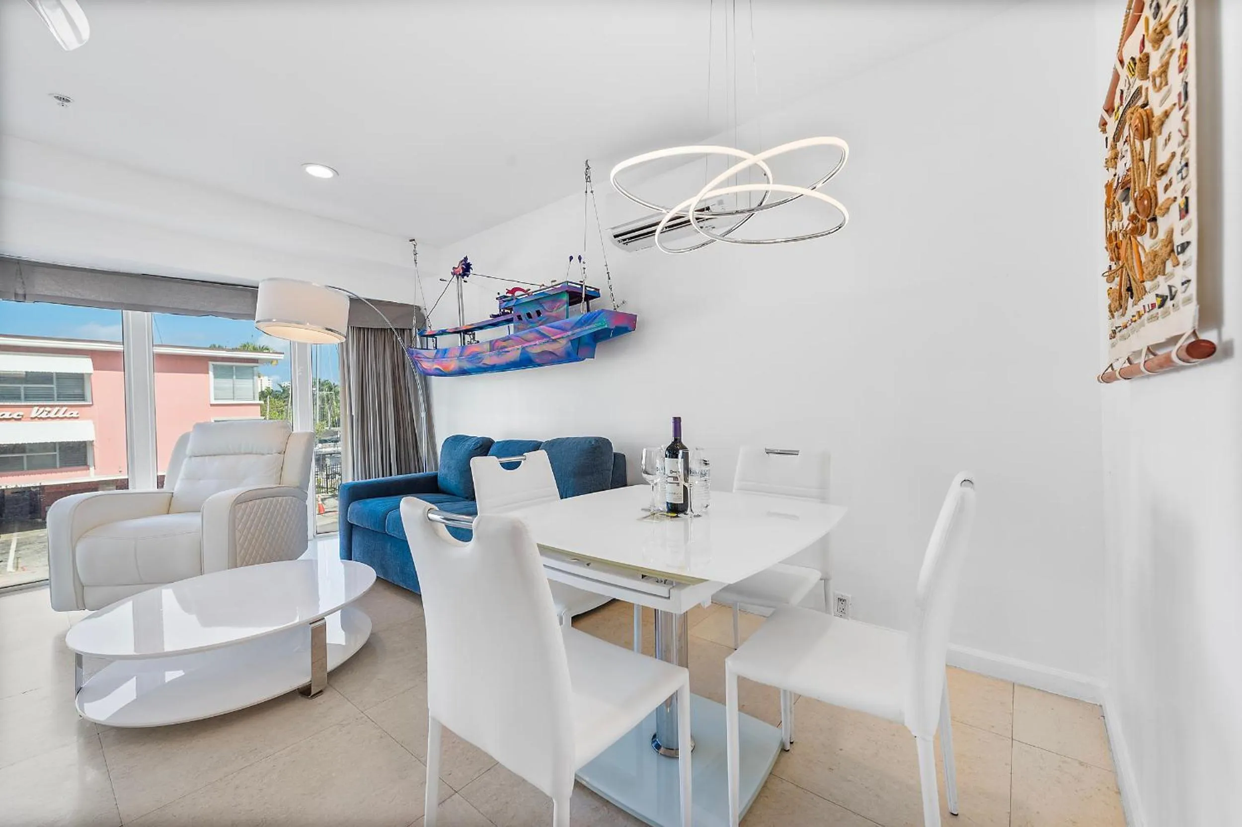 Dining area in Isle of Venice Residence and Marina