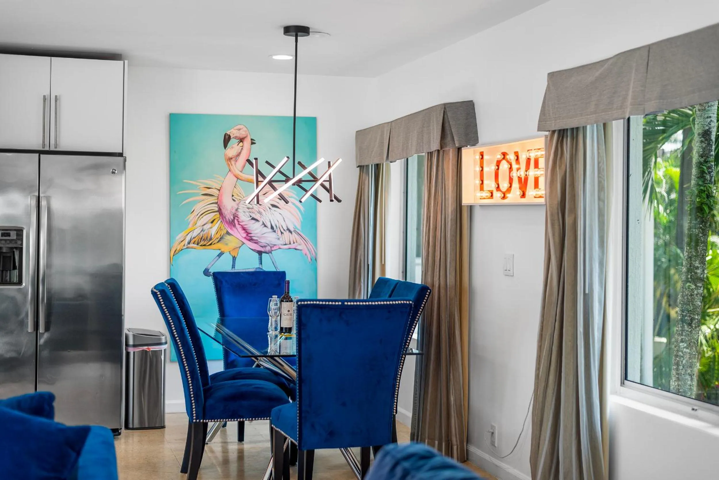 Dining area in Isle of Venice Residence and Marina