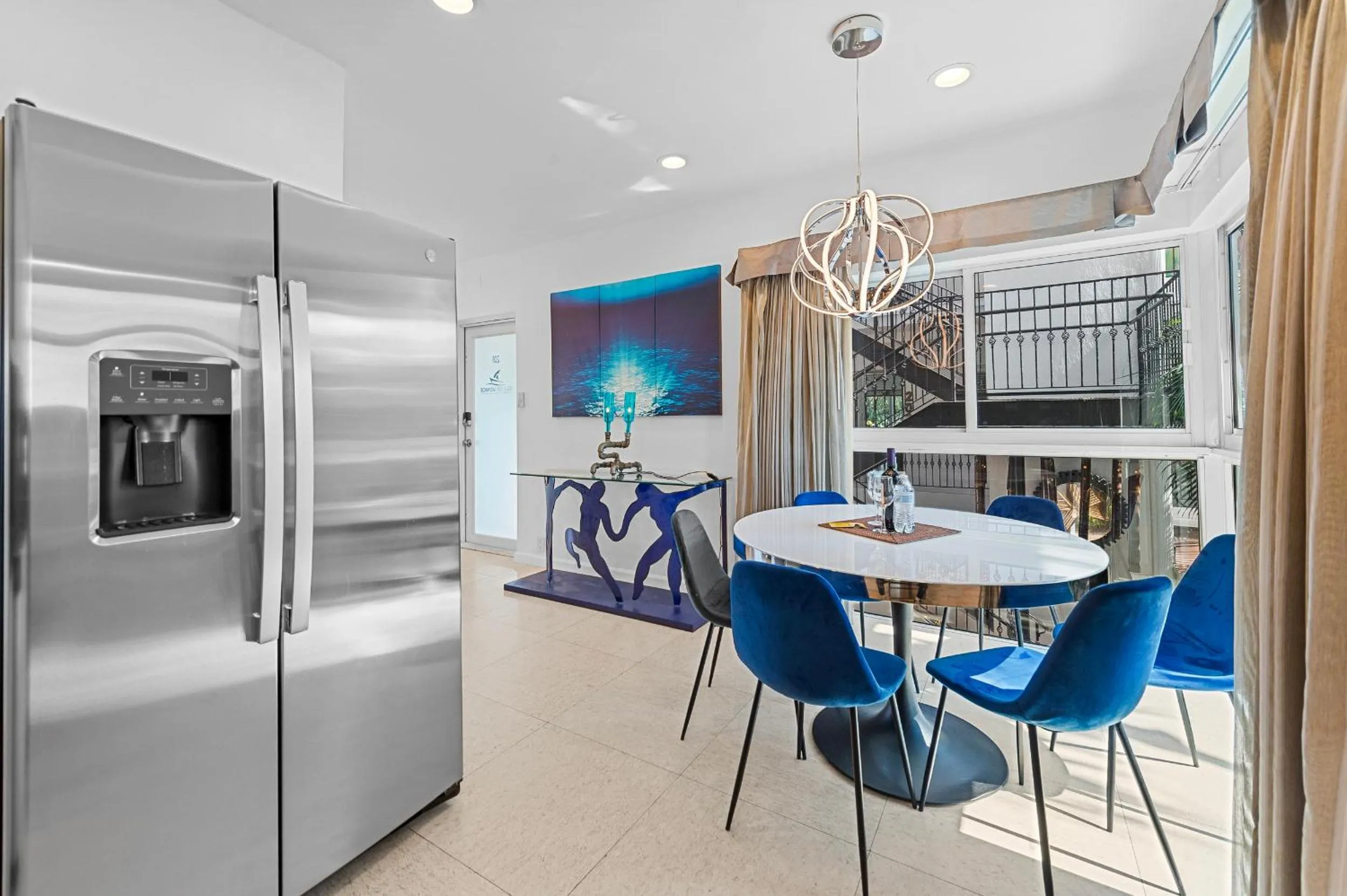 Dining area in Isle of Venice Residence and Marina