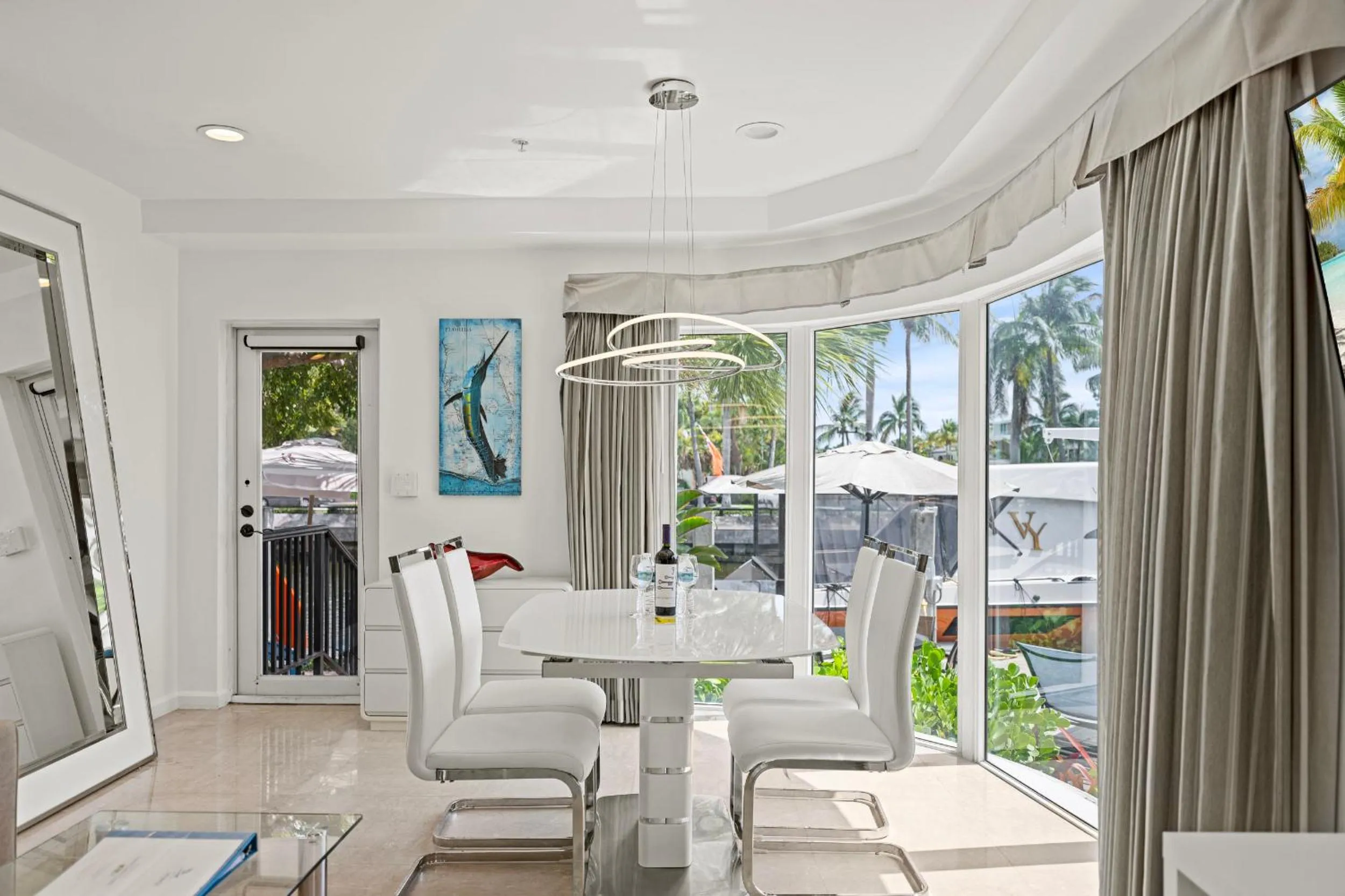Dining area in Isle of Venice Residence and Marina