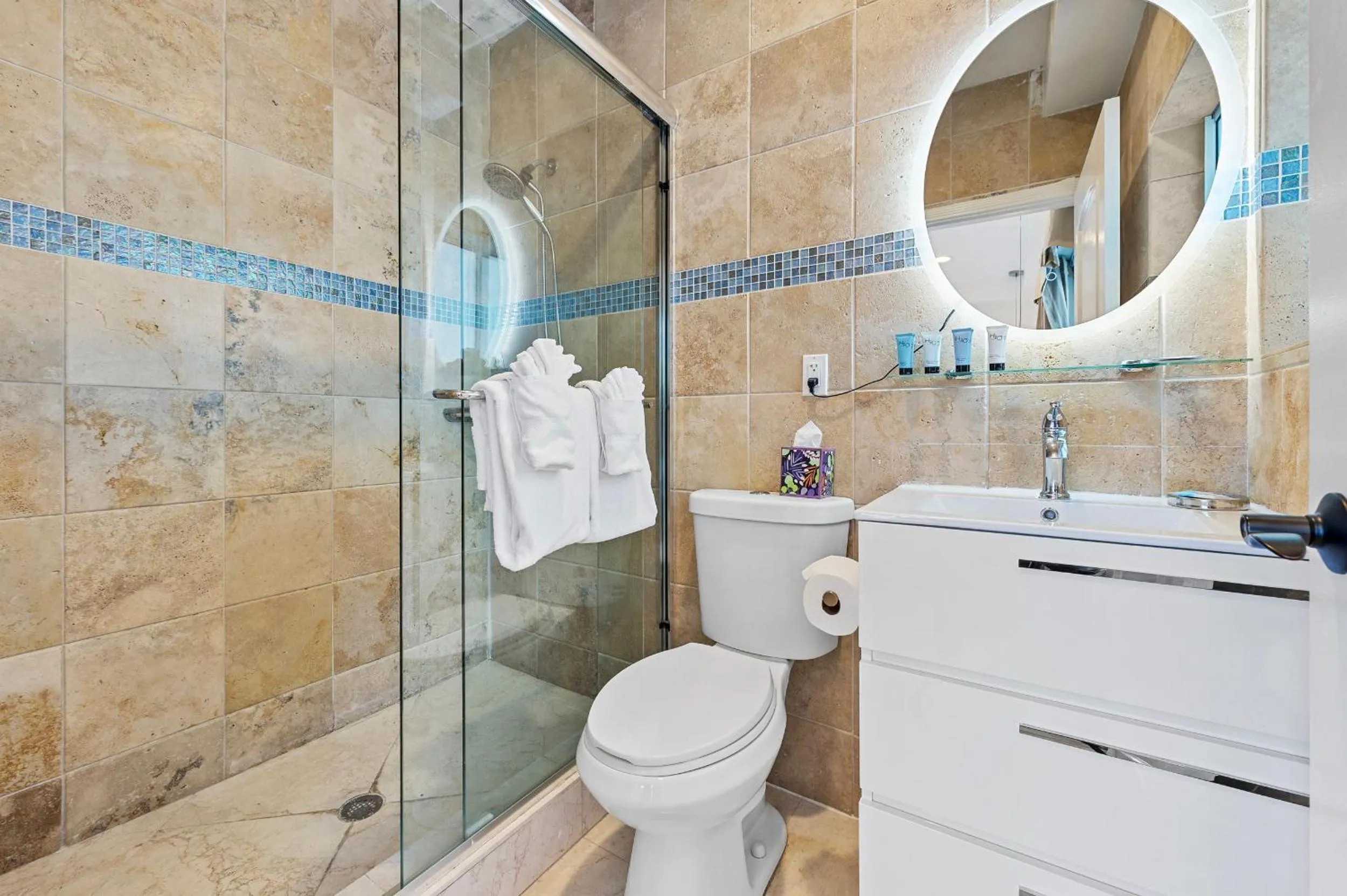 Bathroom in Isle of Venice Residence and Marina