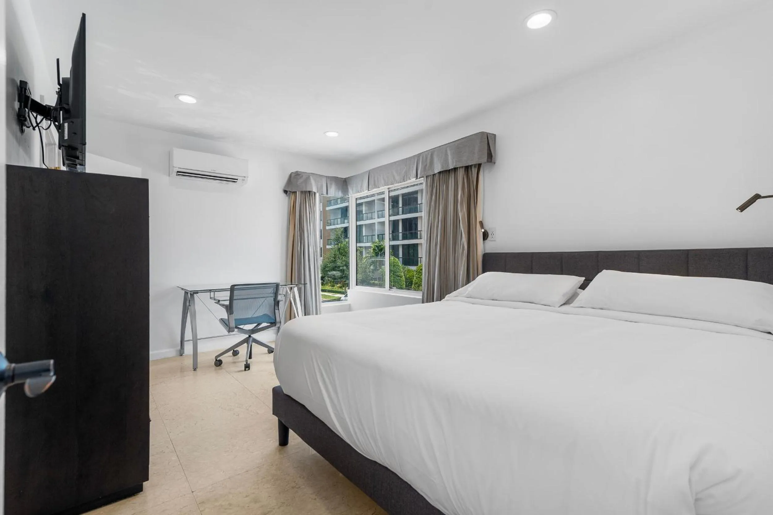 Bedroom, Bed in Isle of Venice Residence and Marina