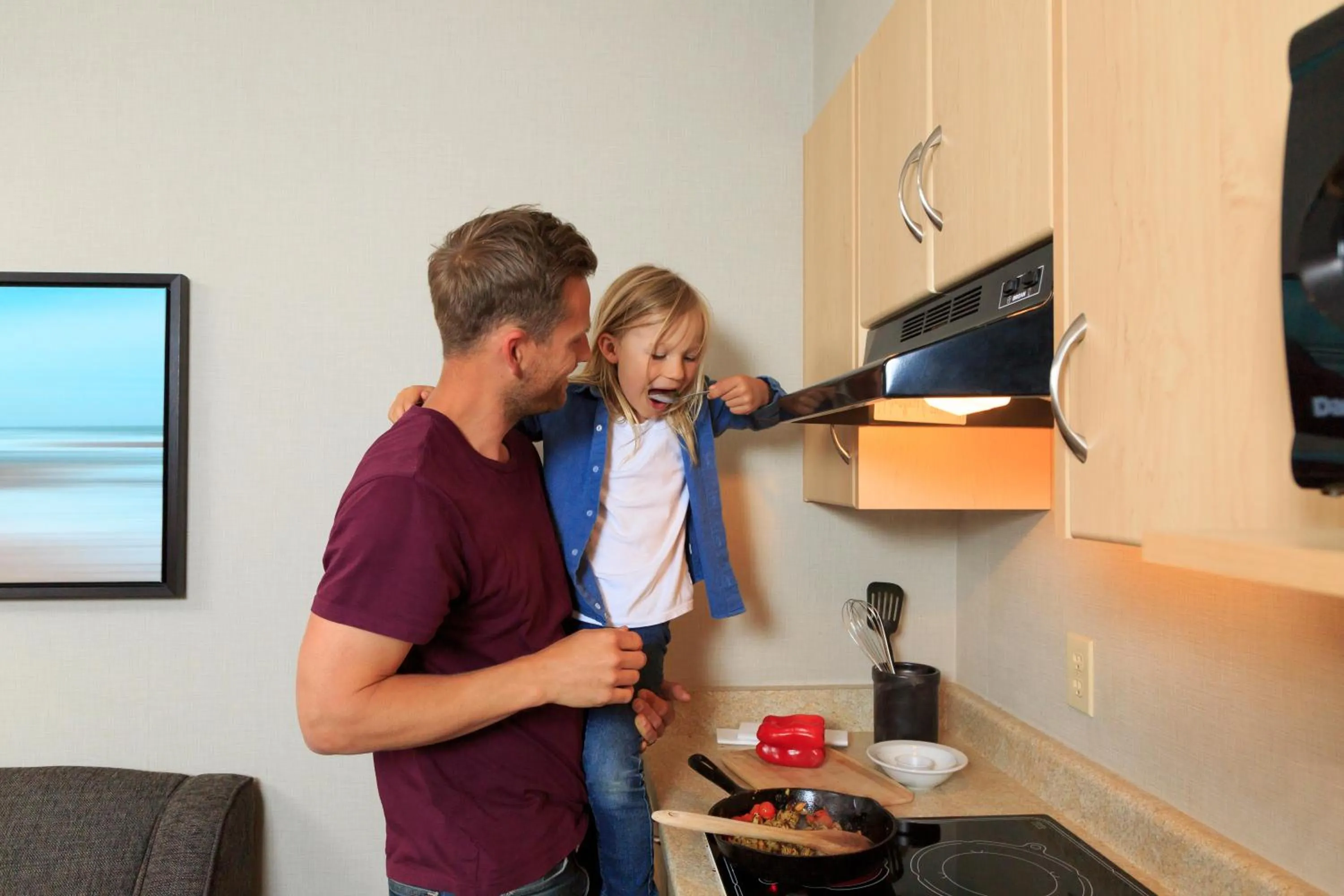 Kitchen or kitchenette in Accent Inns Vancouver Airport