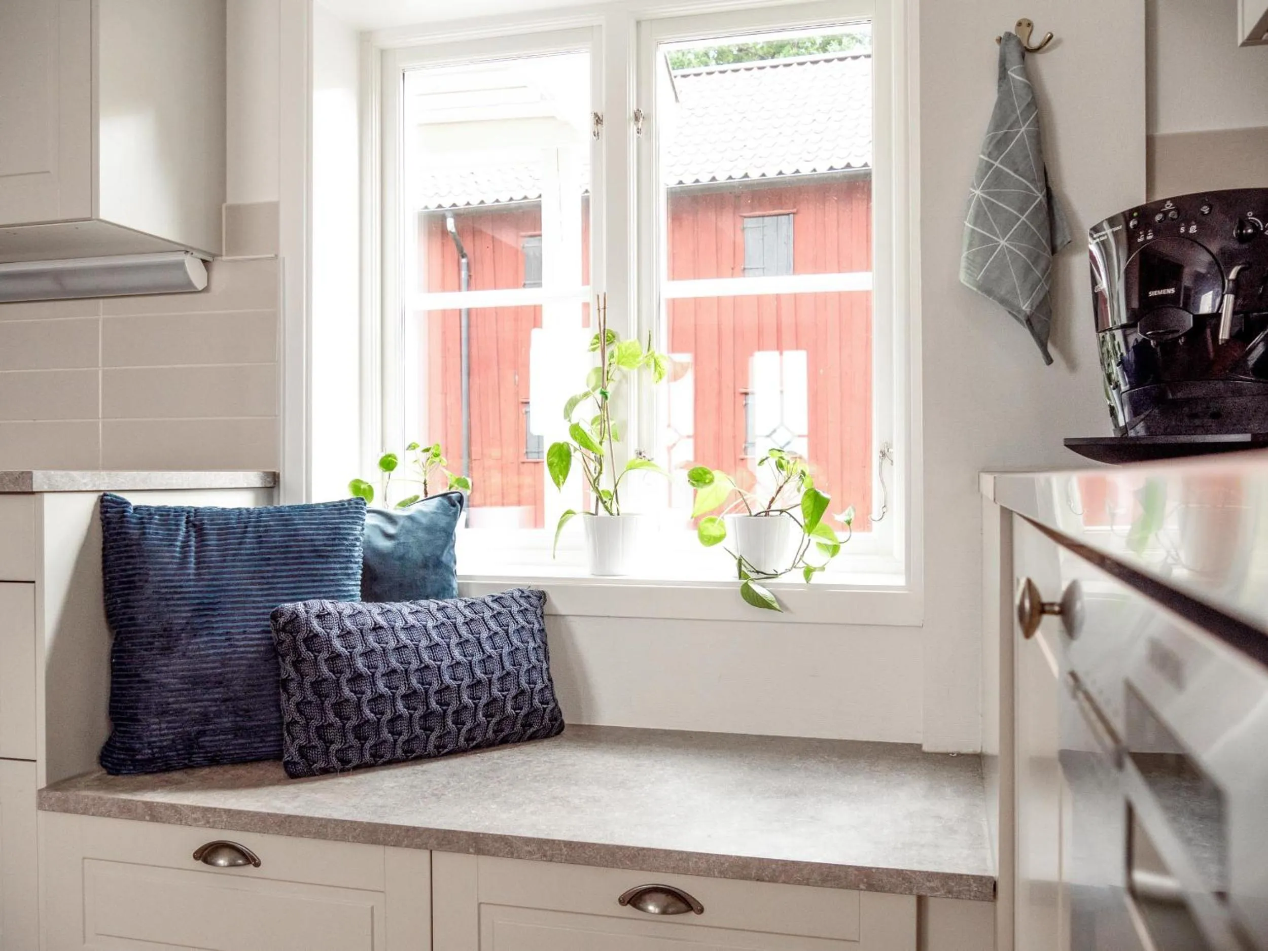 Coffee/tea facilities in Pomona Living