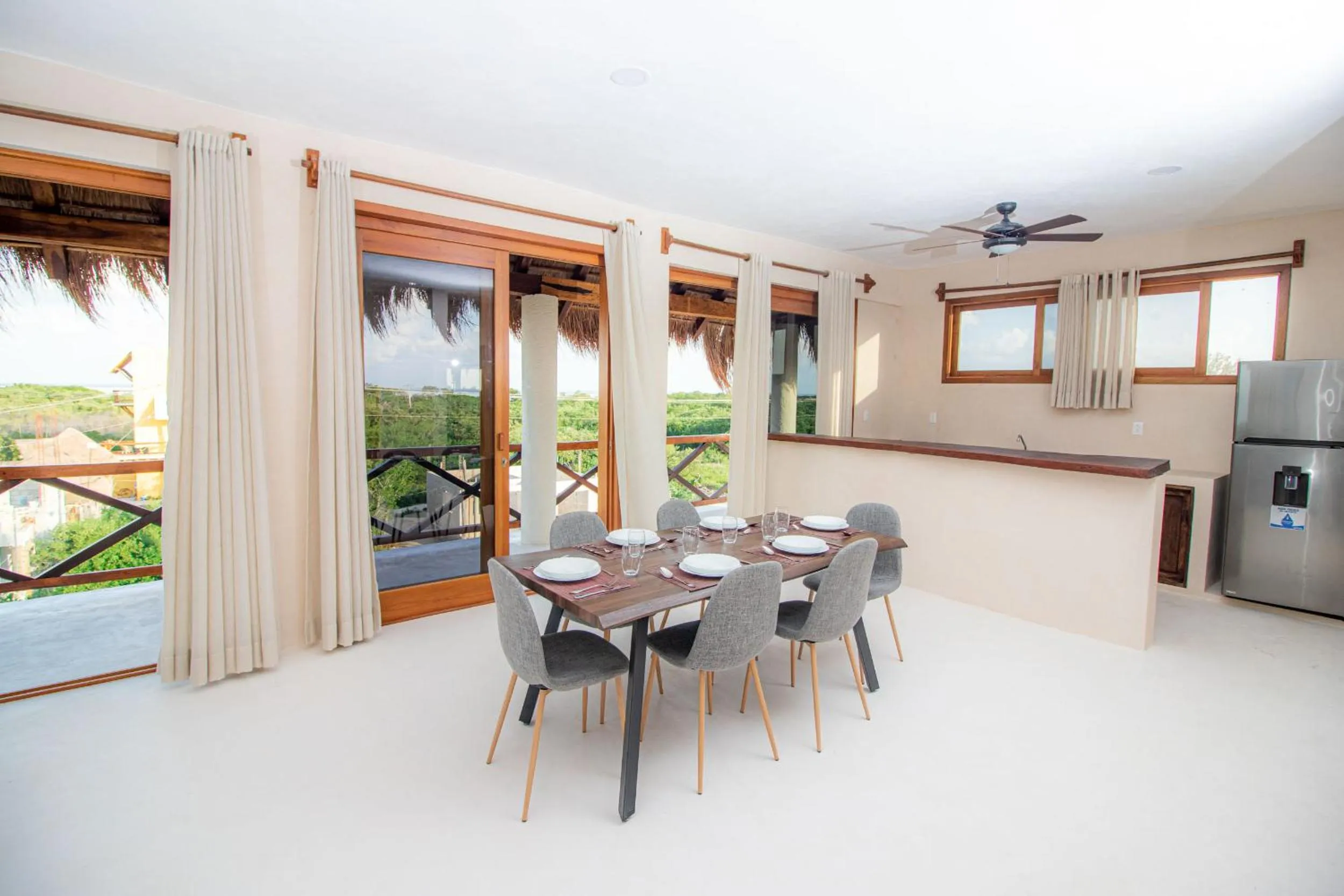 Dining area in Hotel Luna Roja Holbox