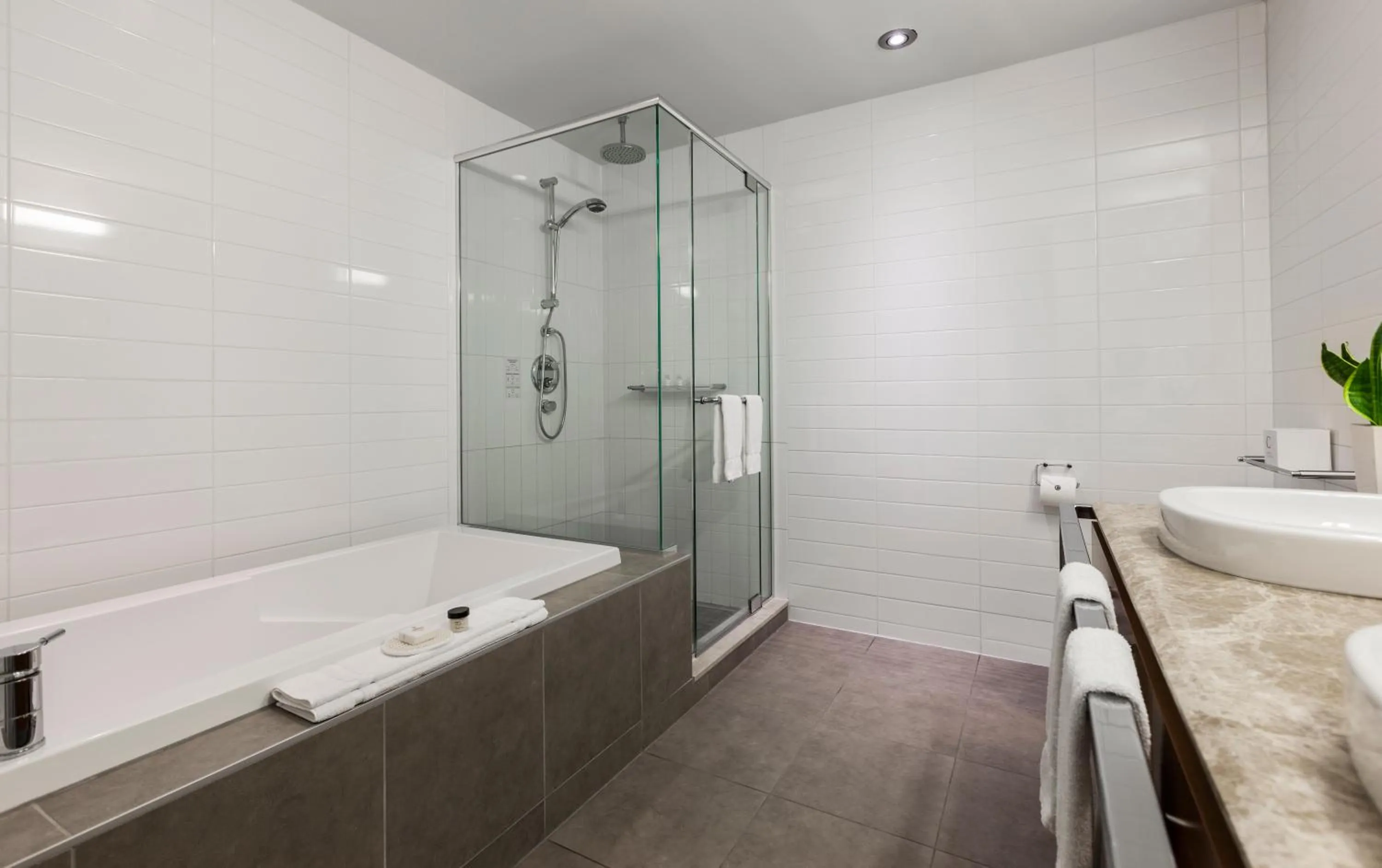 Property building in Warwick Le Crystal - Montréal