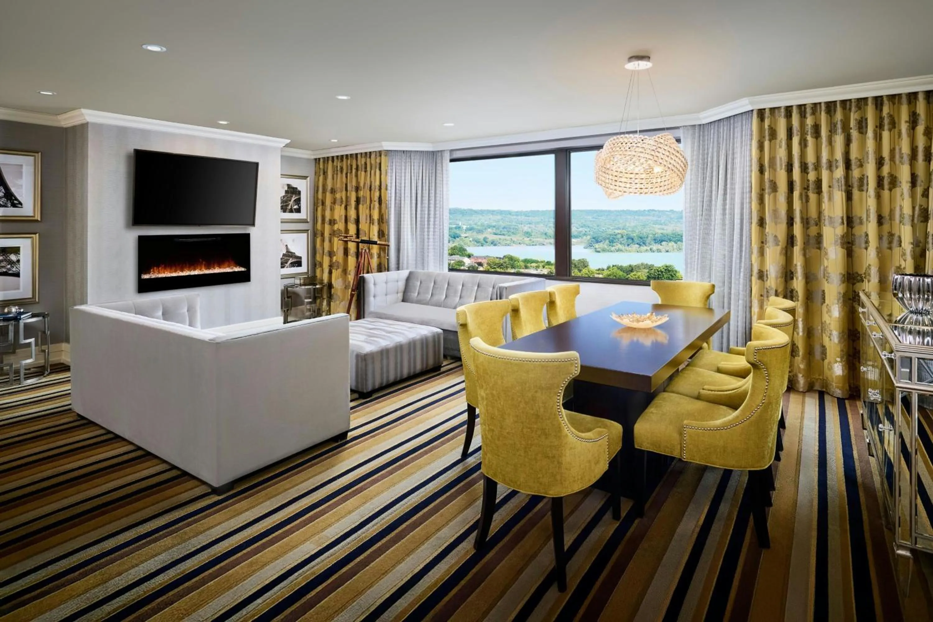 Bedroom in Sheraton Hamilton Hotel