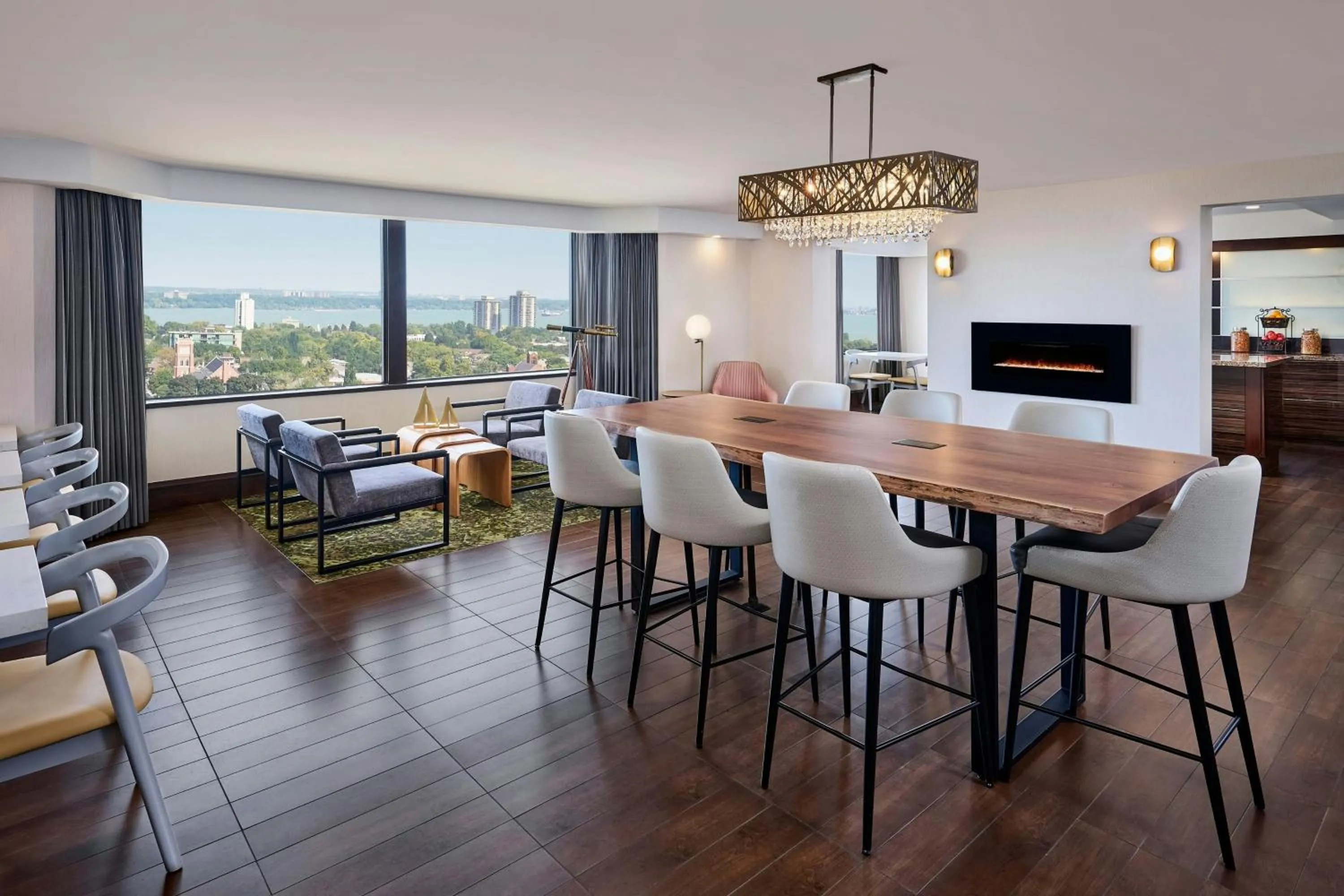 Lounge or bar in Sheraton Hamilton Hotel