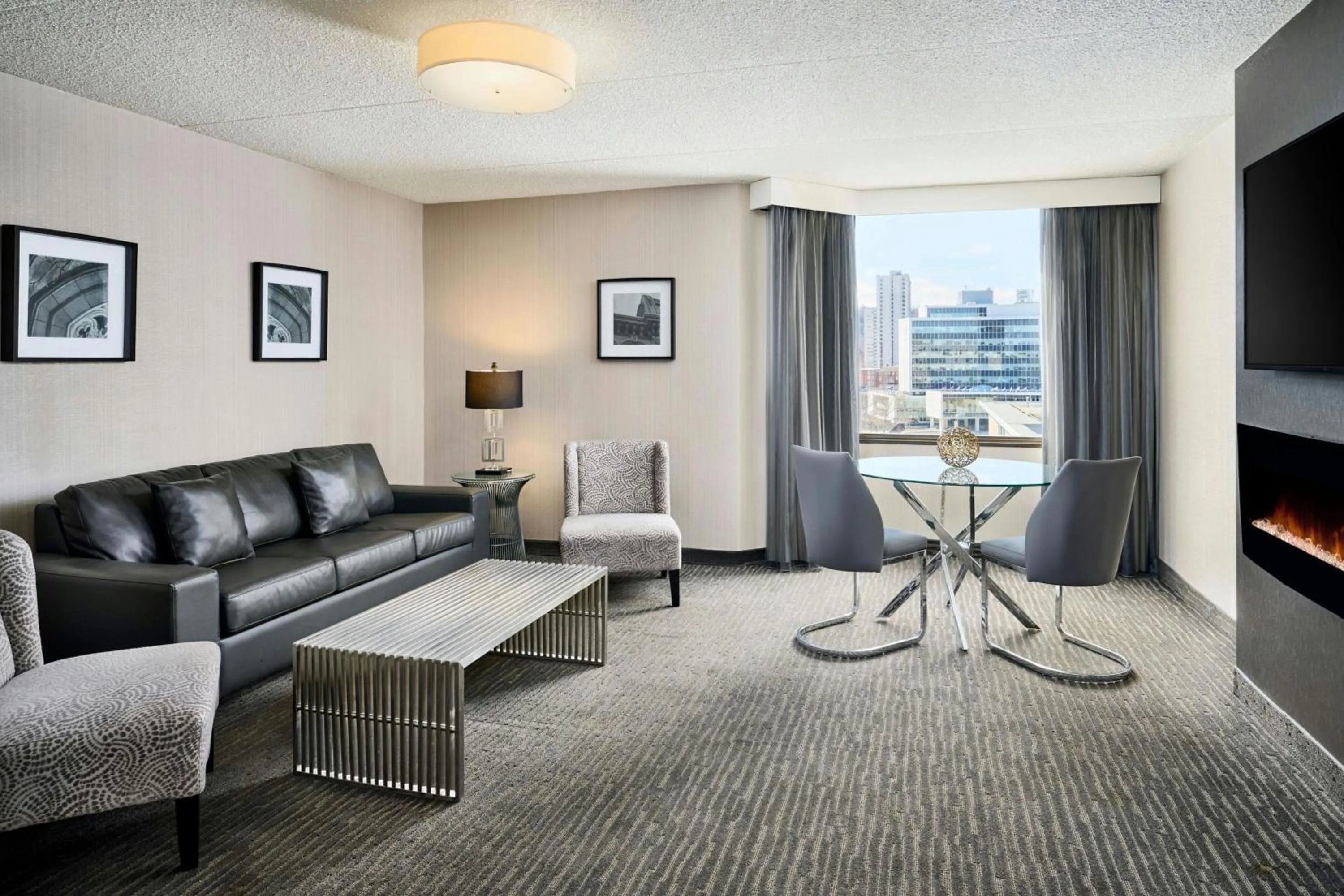 Bedroom in Sheraton Hamilton Hotel