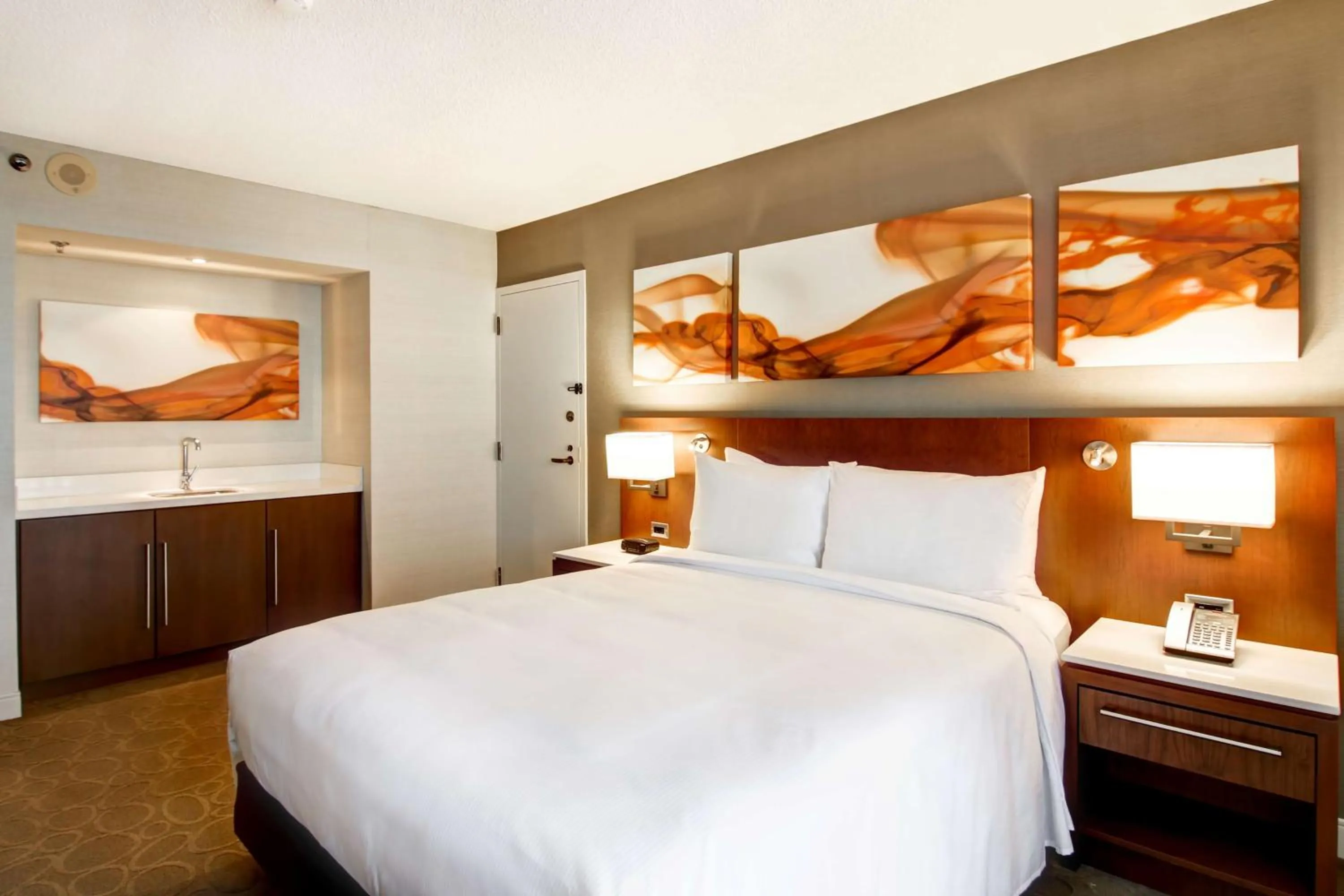 Bed in Hilton Mississauga/Meadowvale