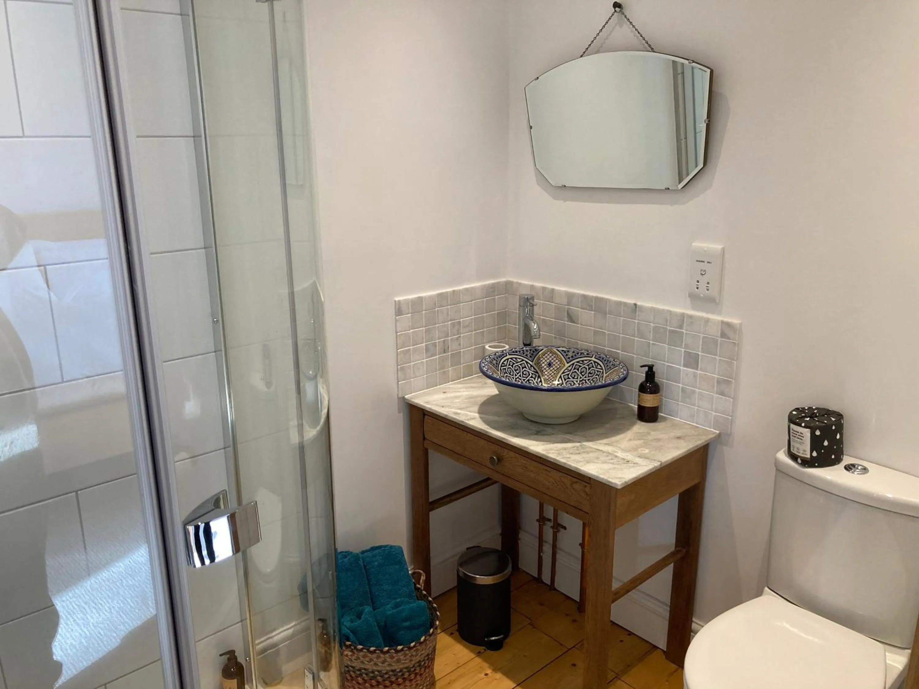 Bedroom in Frizenham Farmhouse