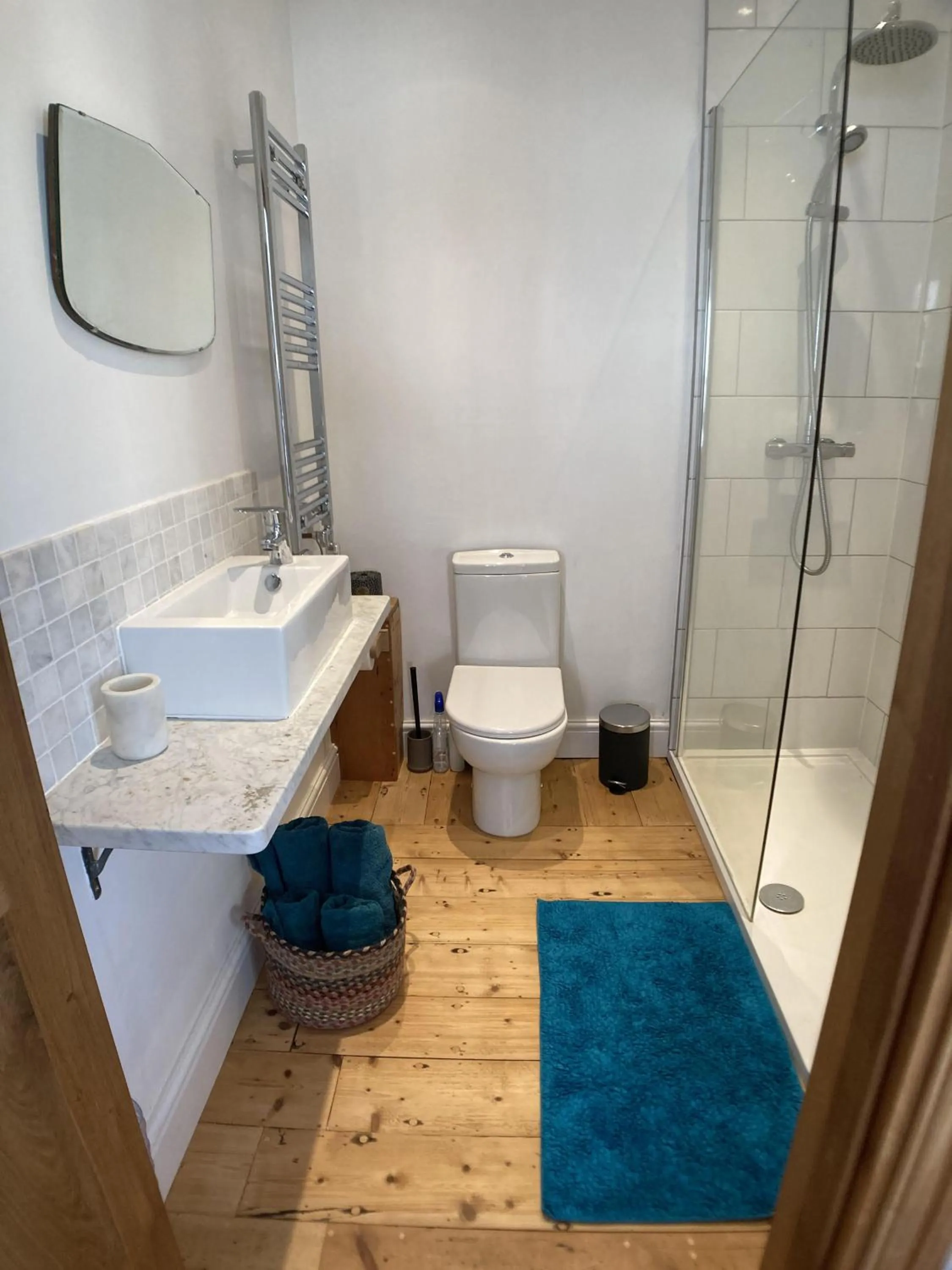 Bedroom in Frizenham Farmhouse