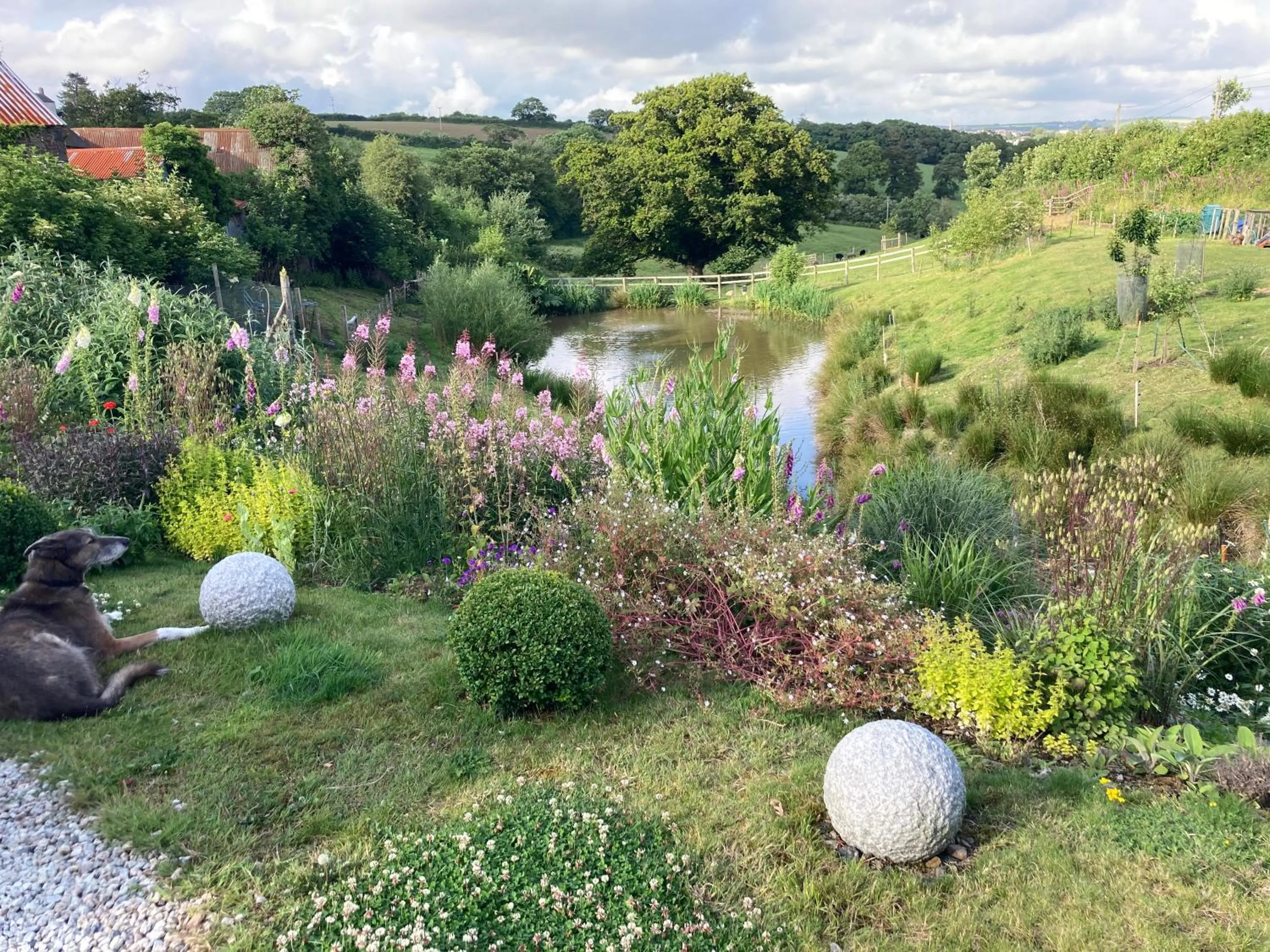 Garden in Frizenham Farmhouse