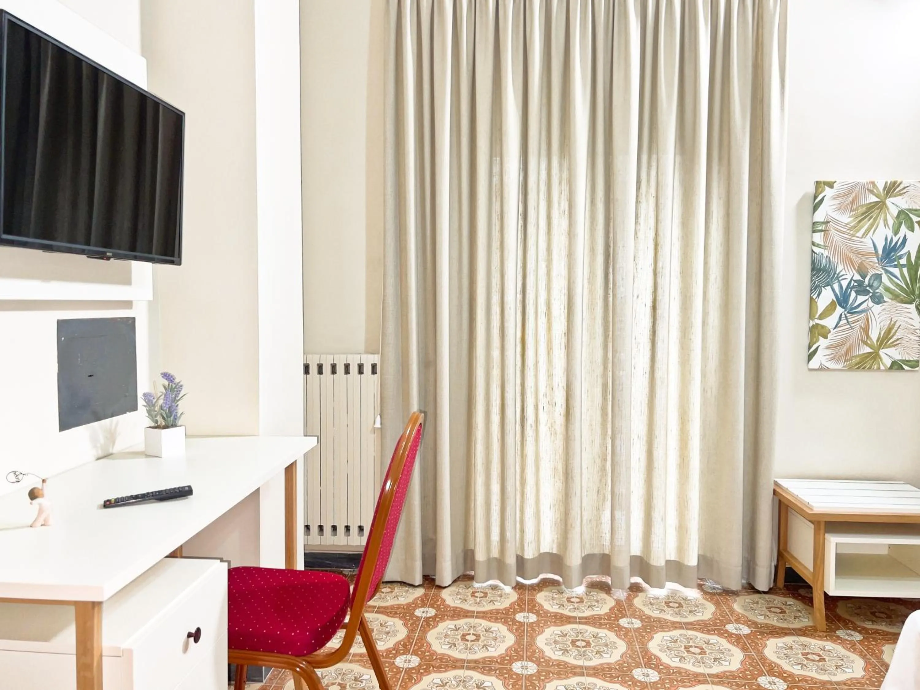 Photo of the whole room in Donna Felì