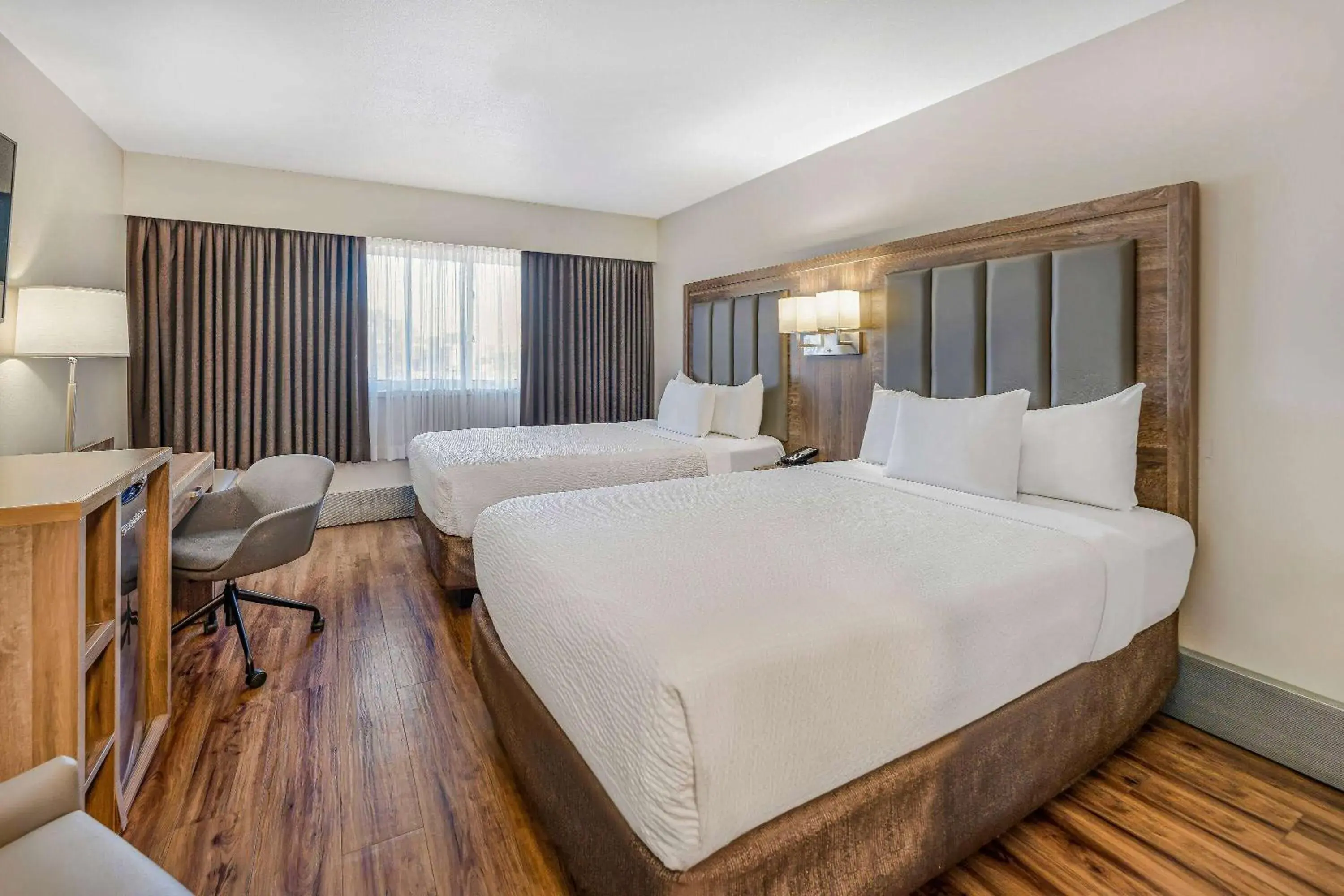 Deluxe Double Room with Kitchenette and Street View in Days Inn by Wyndham Victoria On The Harbour Deluxe Double Room with Kitchenette and Street View in Days Inn by Wyndham Victoria On The Harbour