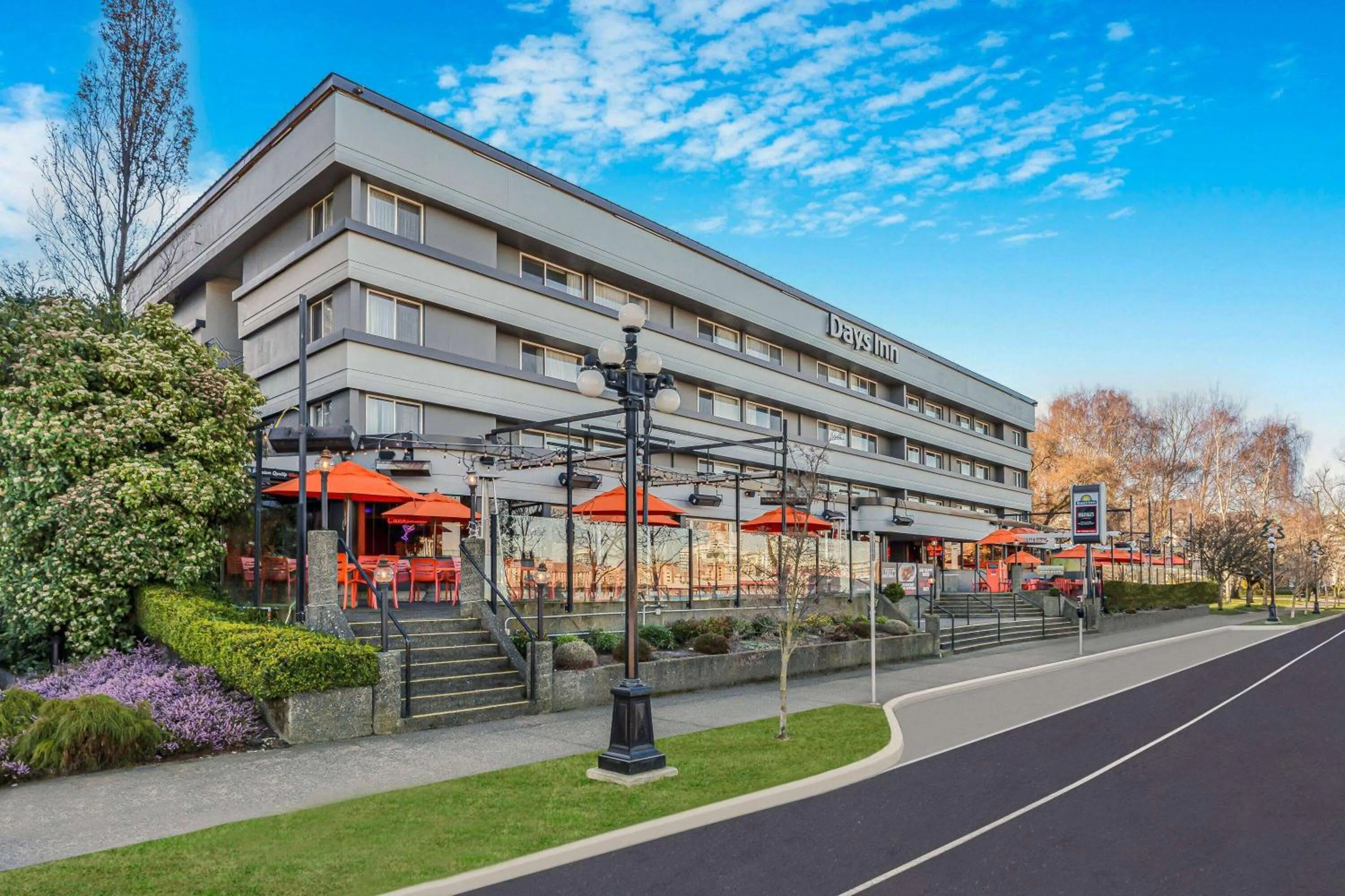 Property building in Days Inn by Wyndham Victoria On The Harbour