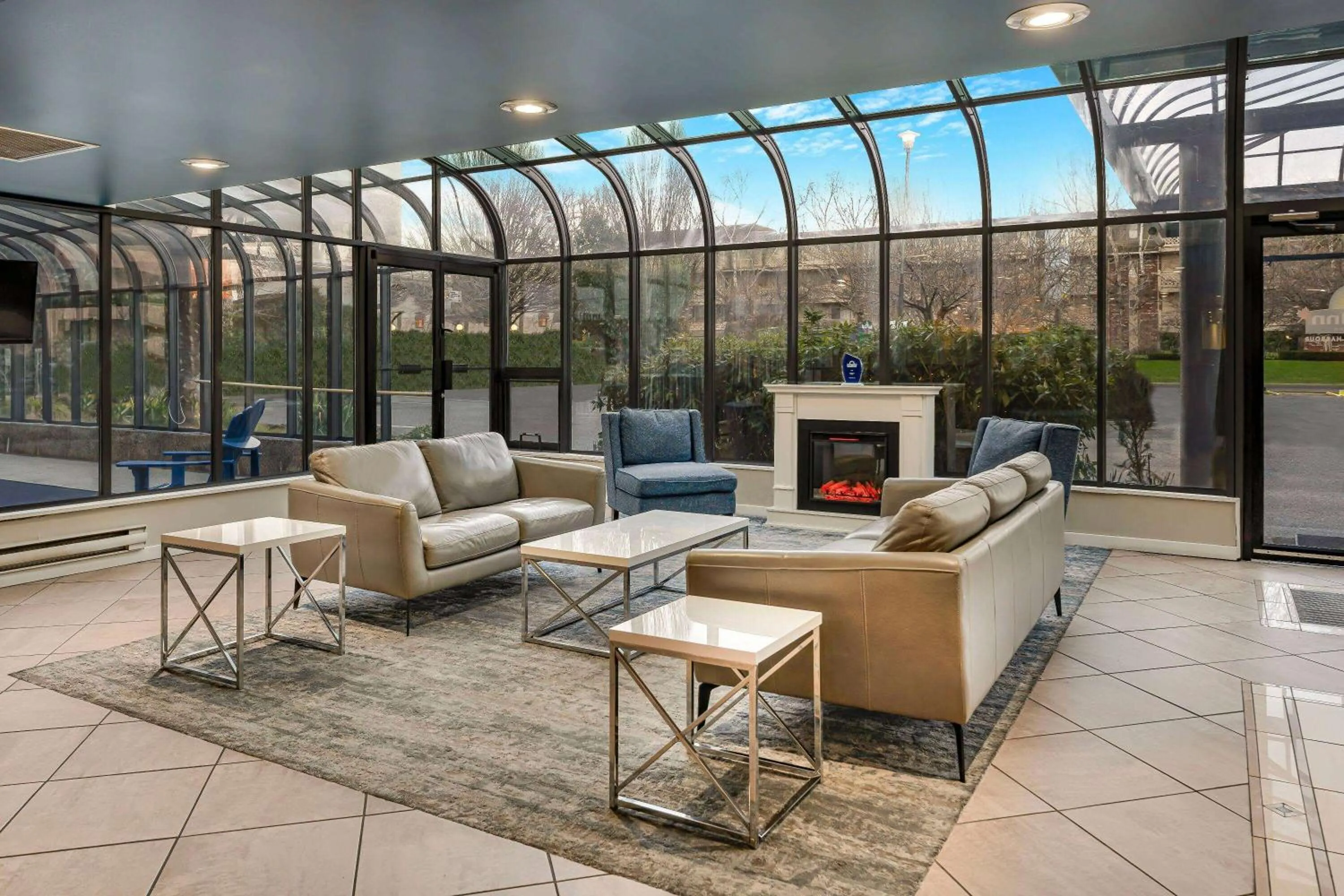 Lobby or reception in Days Inn by Wyndham Victoria On The Harbour